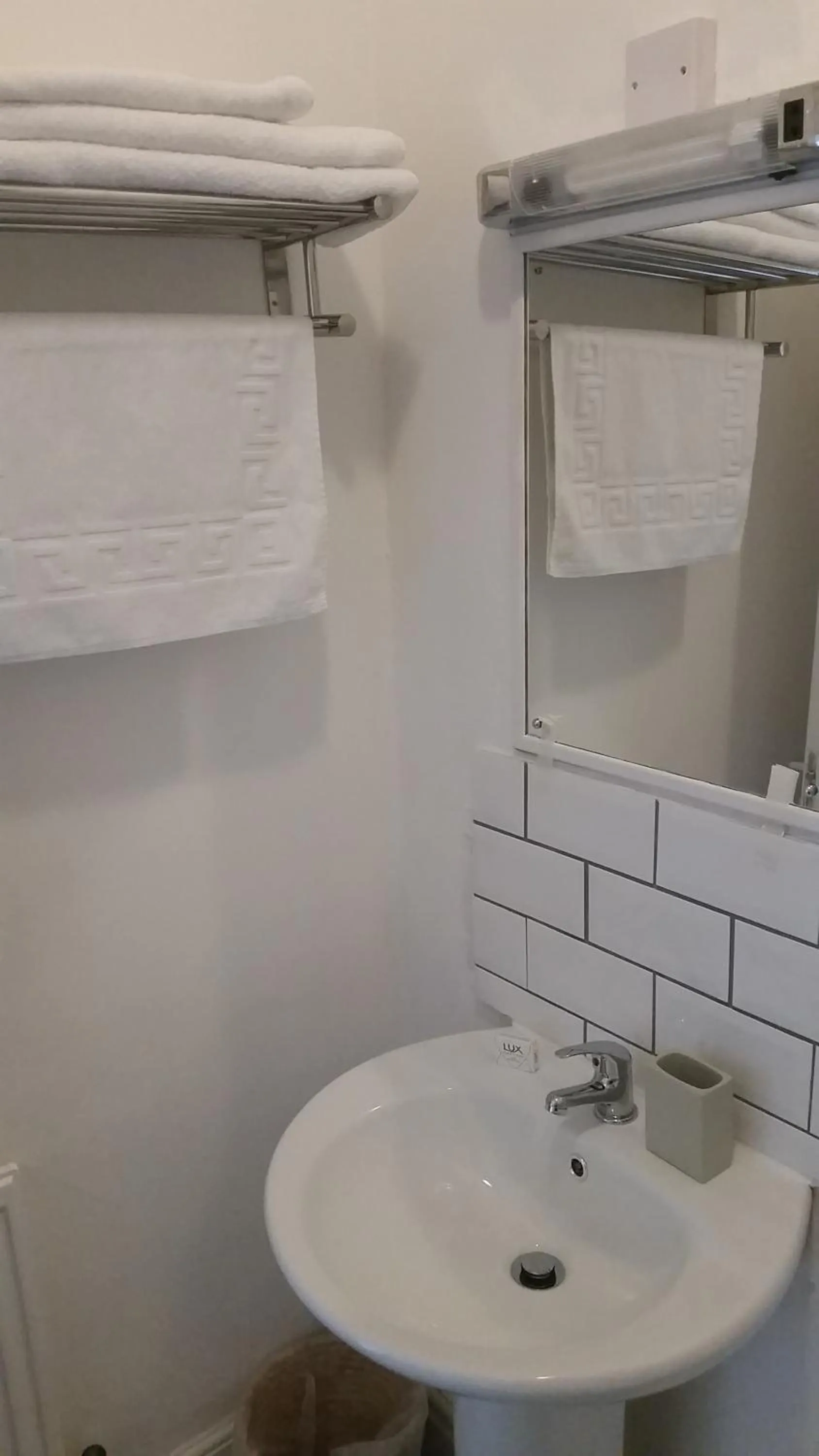 Bathroom in The Wheatsheaf Inn