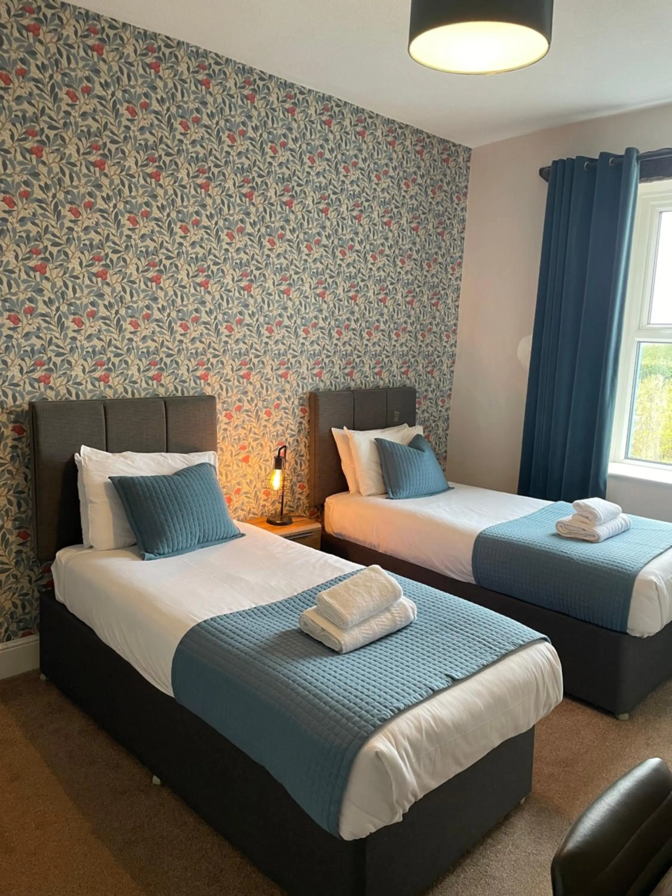 Bedroom, Bed in The Wheatsheaf Inn