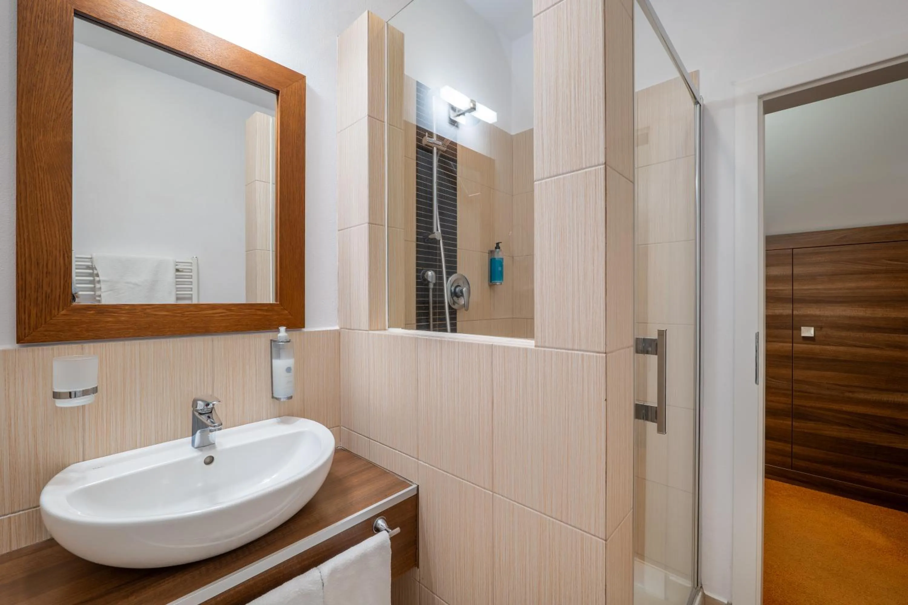 Shower in Hotel BELASSI