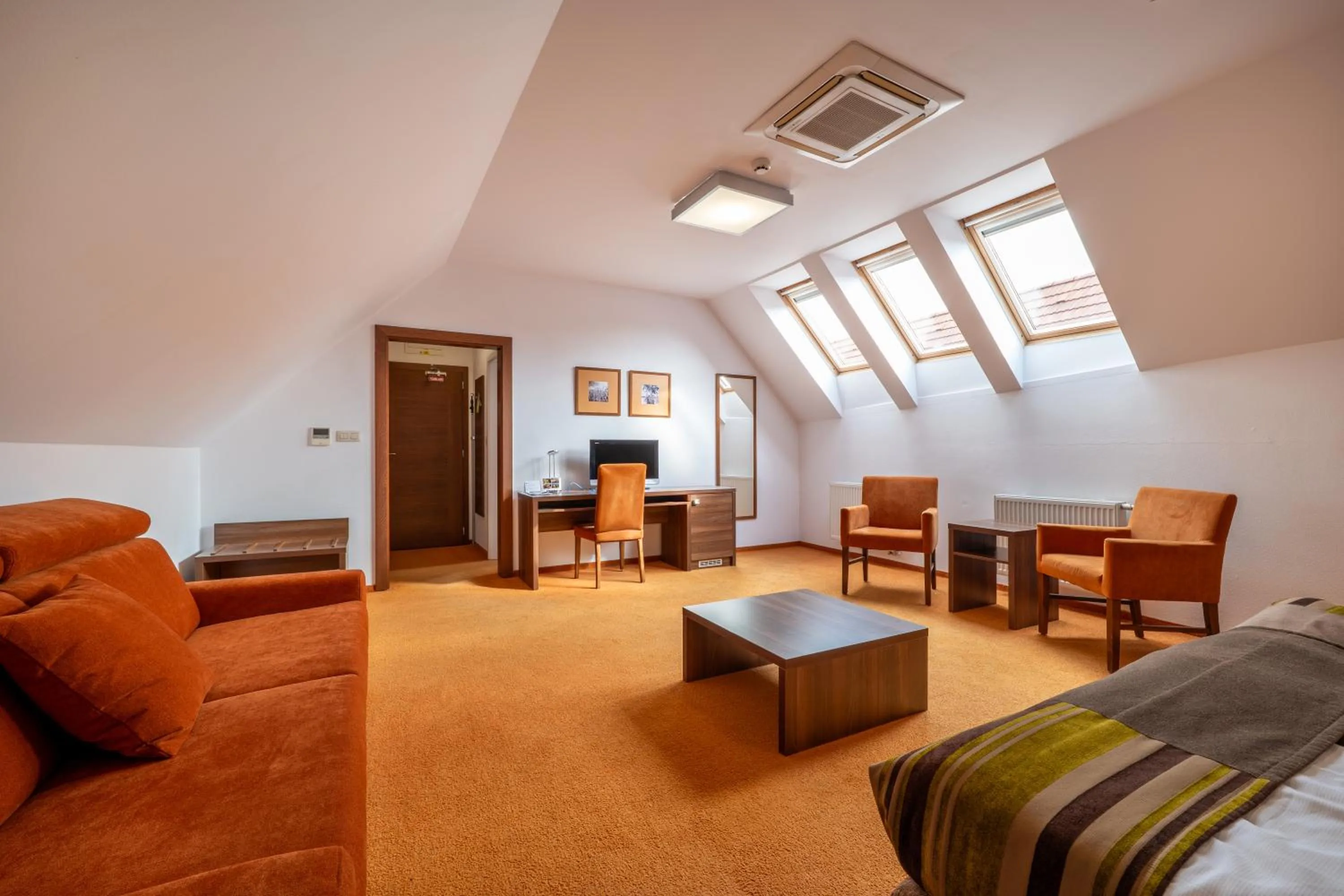 TV and multimedia, Bed in Hotel BELASSI