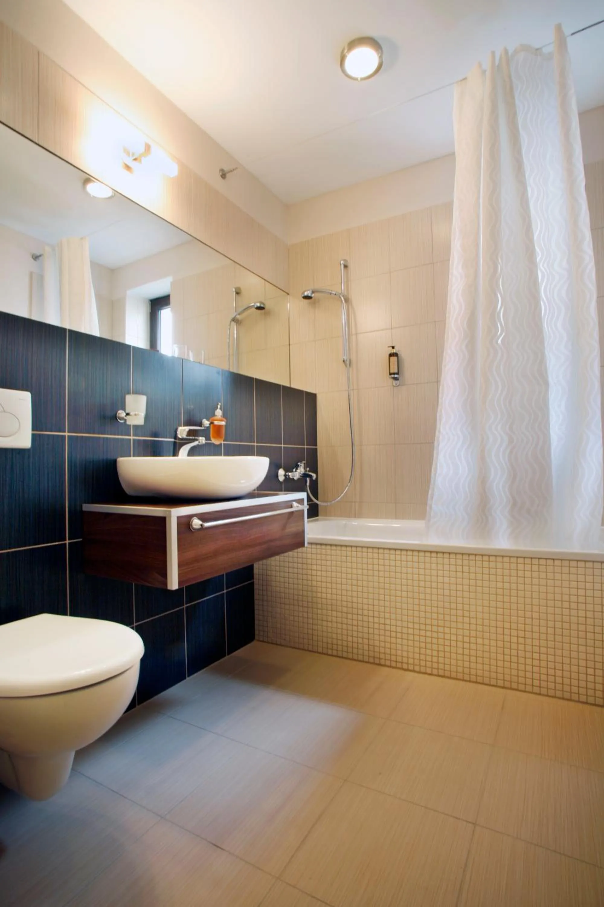 Toilet in Hotel BELASSI