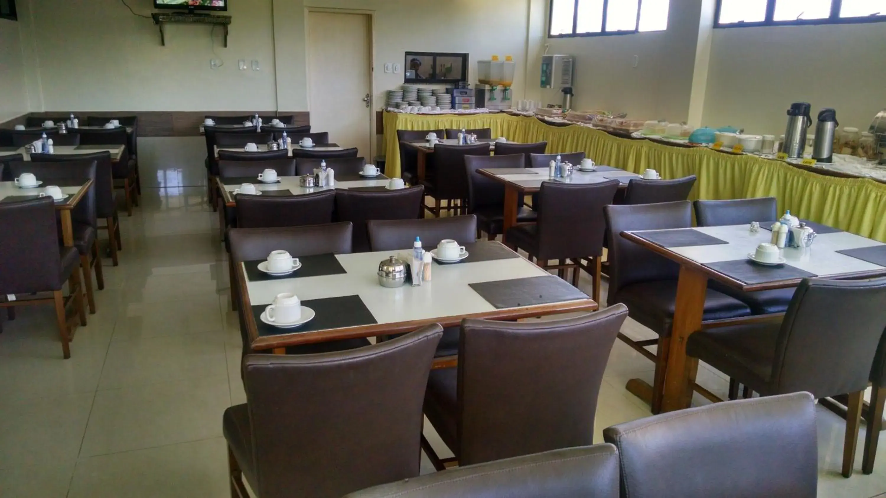 Restaurant/places to eat in Tropical Praia Hotel Restaurant/places to eat in Tropical Praia Hotel