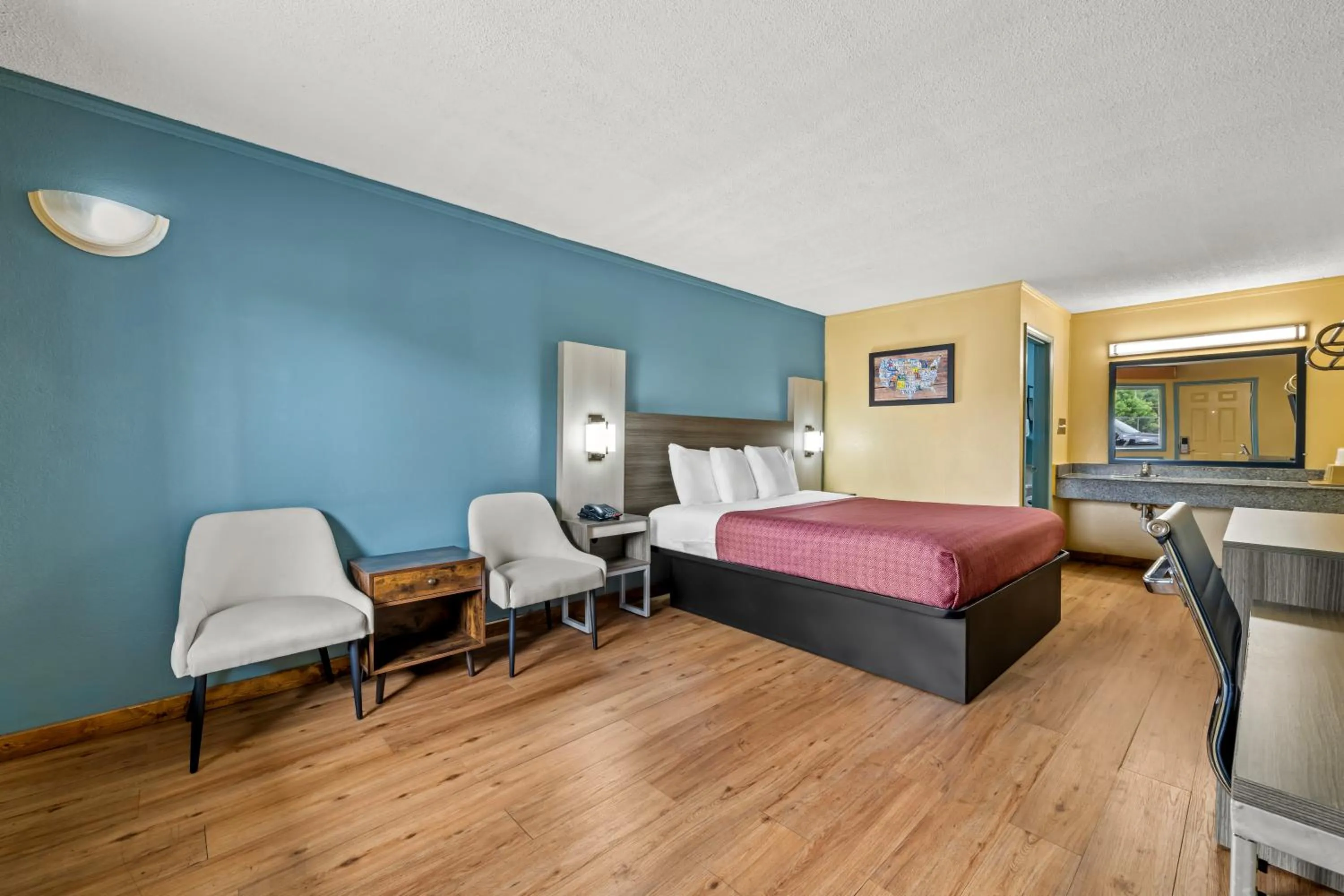 Photo of the whole room, Bed in Econo Lodge Charlotte Airport Area