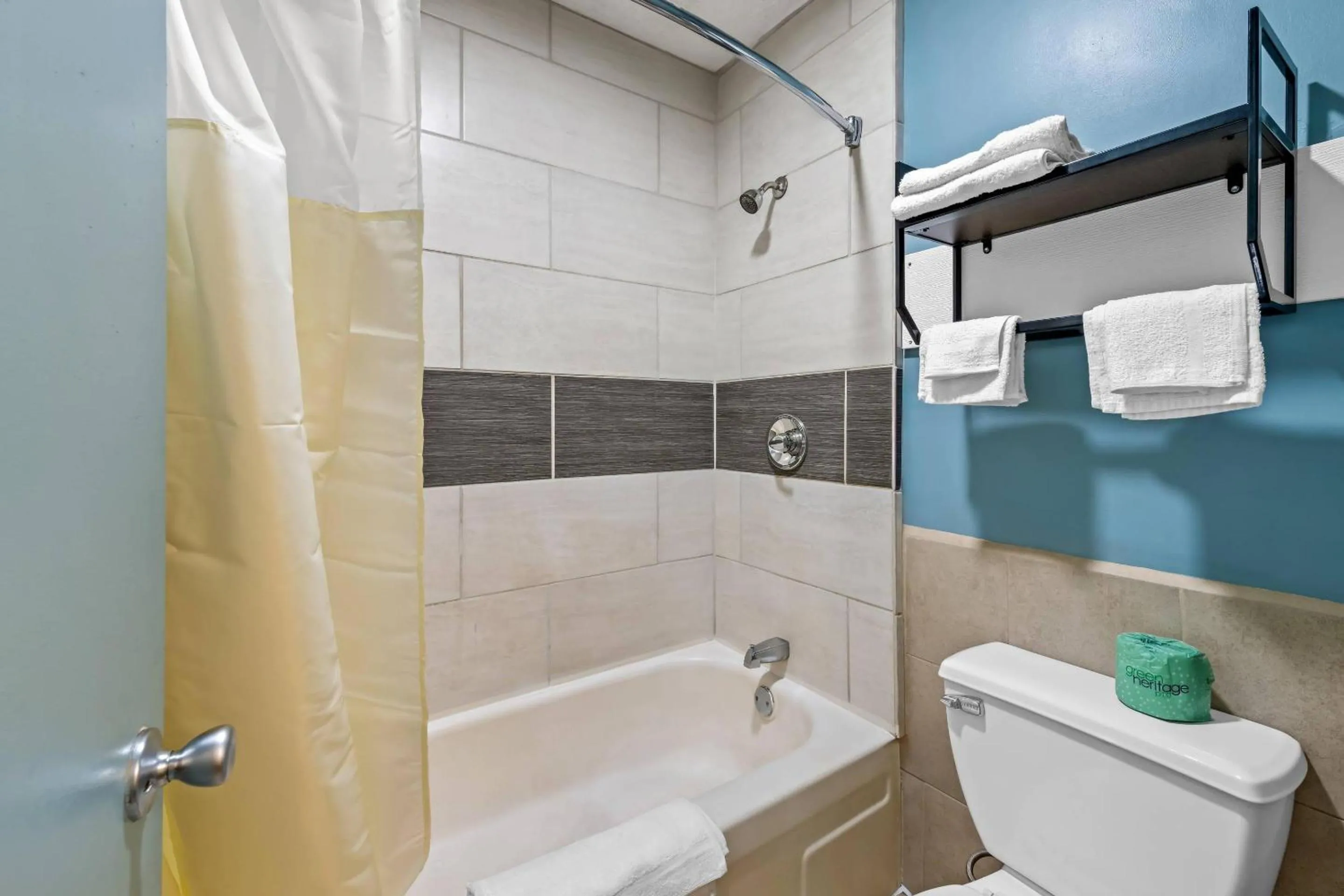 Bedroom in Econo Lodge Charlotte Airport Area