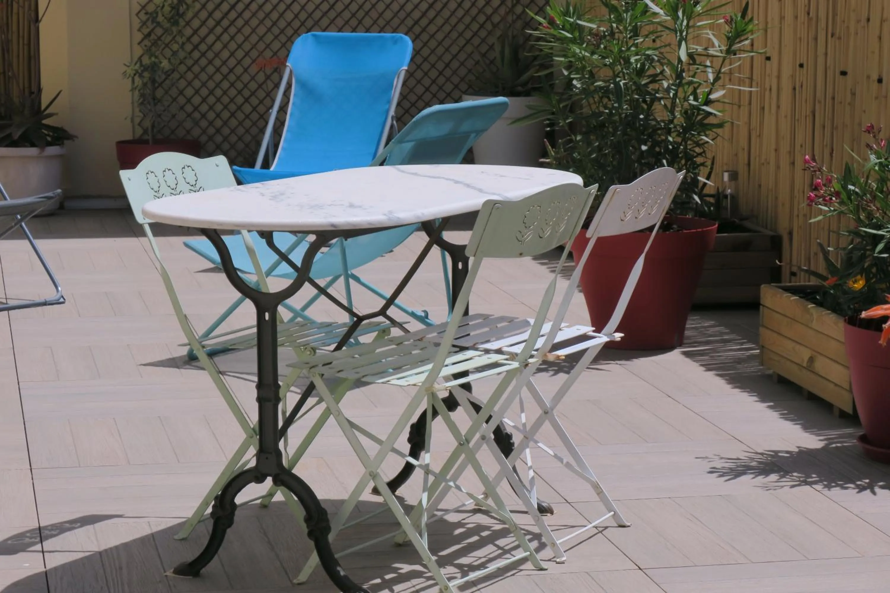 Balcony/Terrace in B&B Le Patio En Ville - Chambres d'hôtes