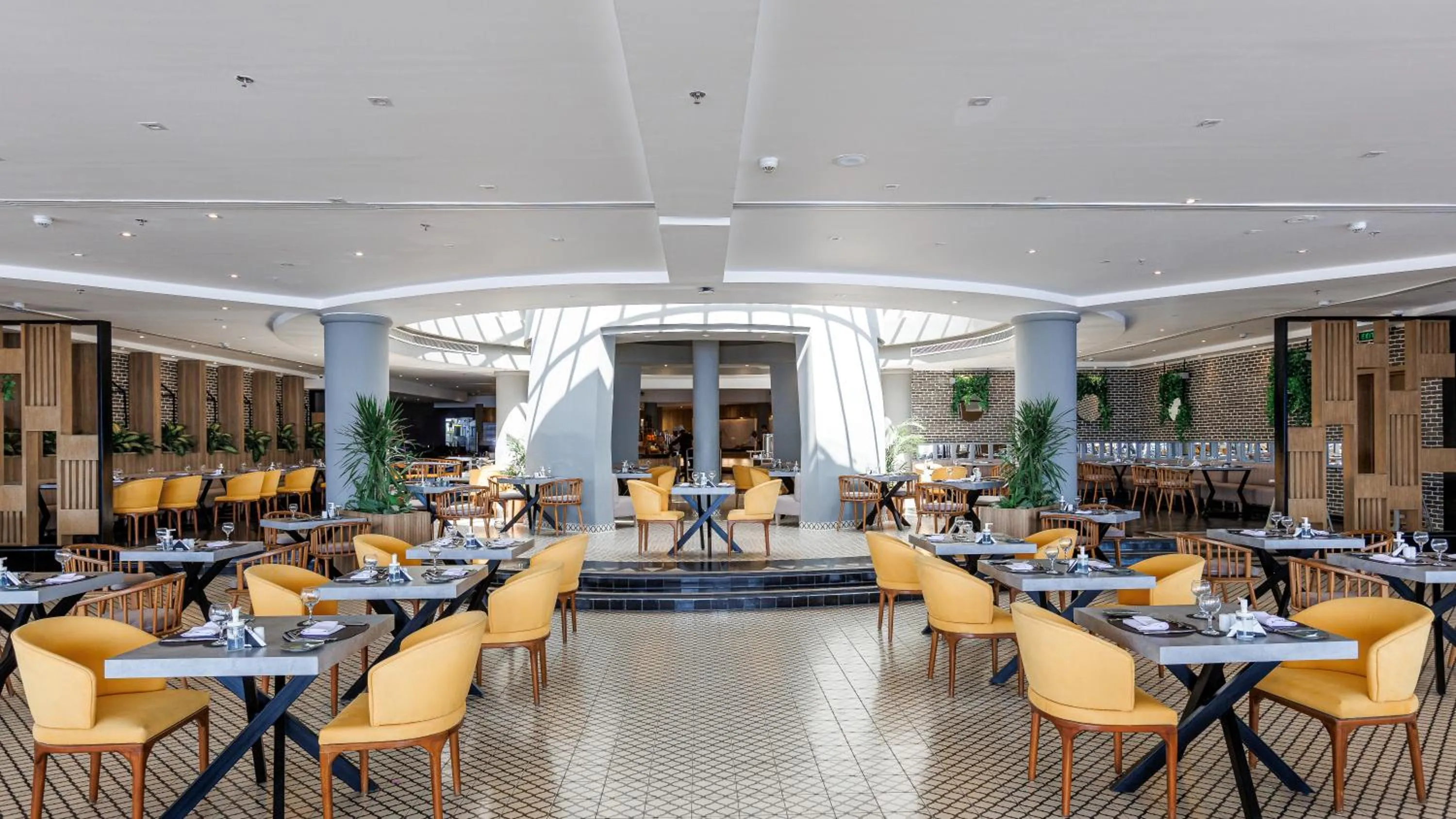 Restaurant/places to eat in Sunrise Remal Beach Resort