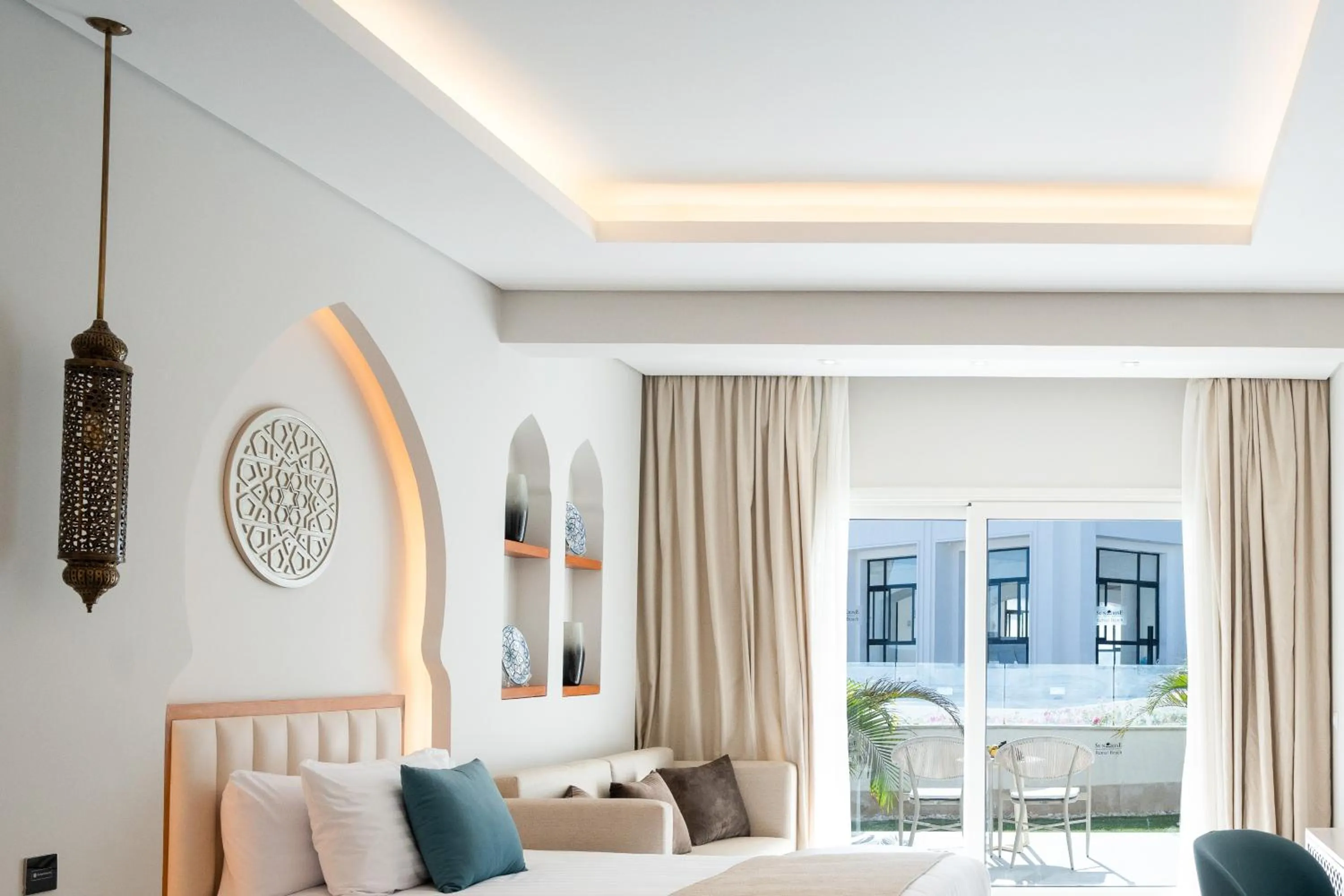 Bedroom, Bed in Sunrise Remal Beach Resort