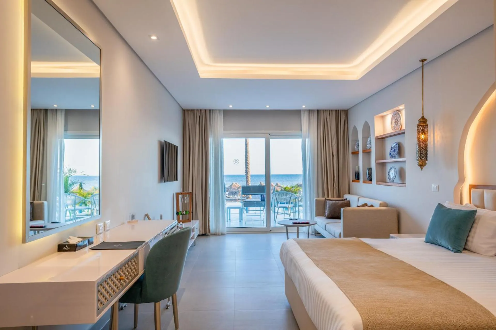 Bedroom, Bed in Sunrise Remal Beach Resort