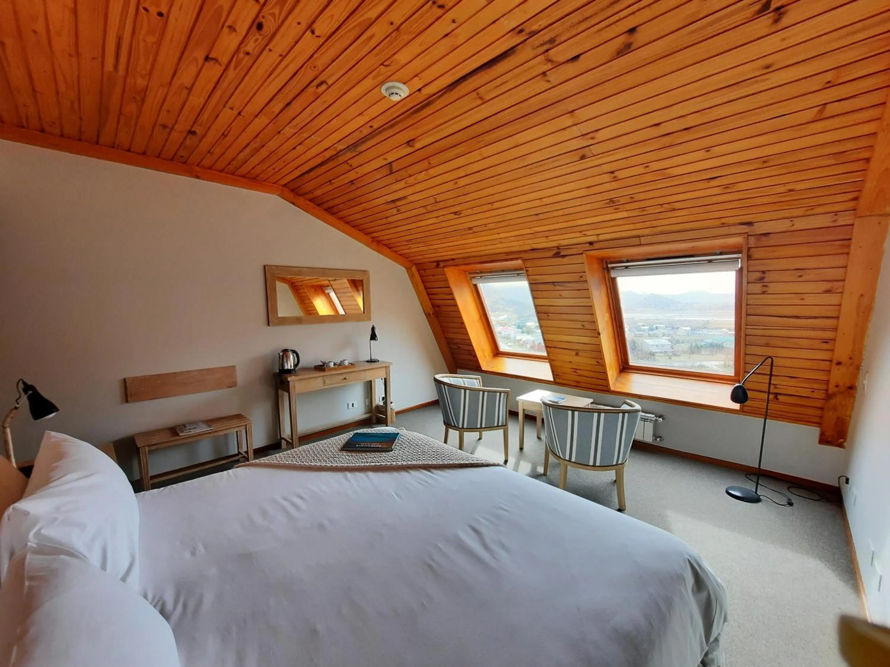 Photo of the whole room, Bed in Los Cerros del Chaltén Boutique Hotel