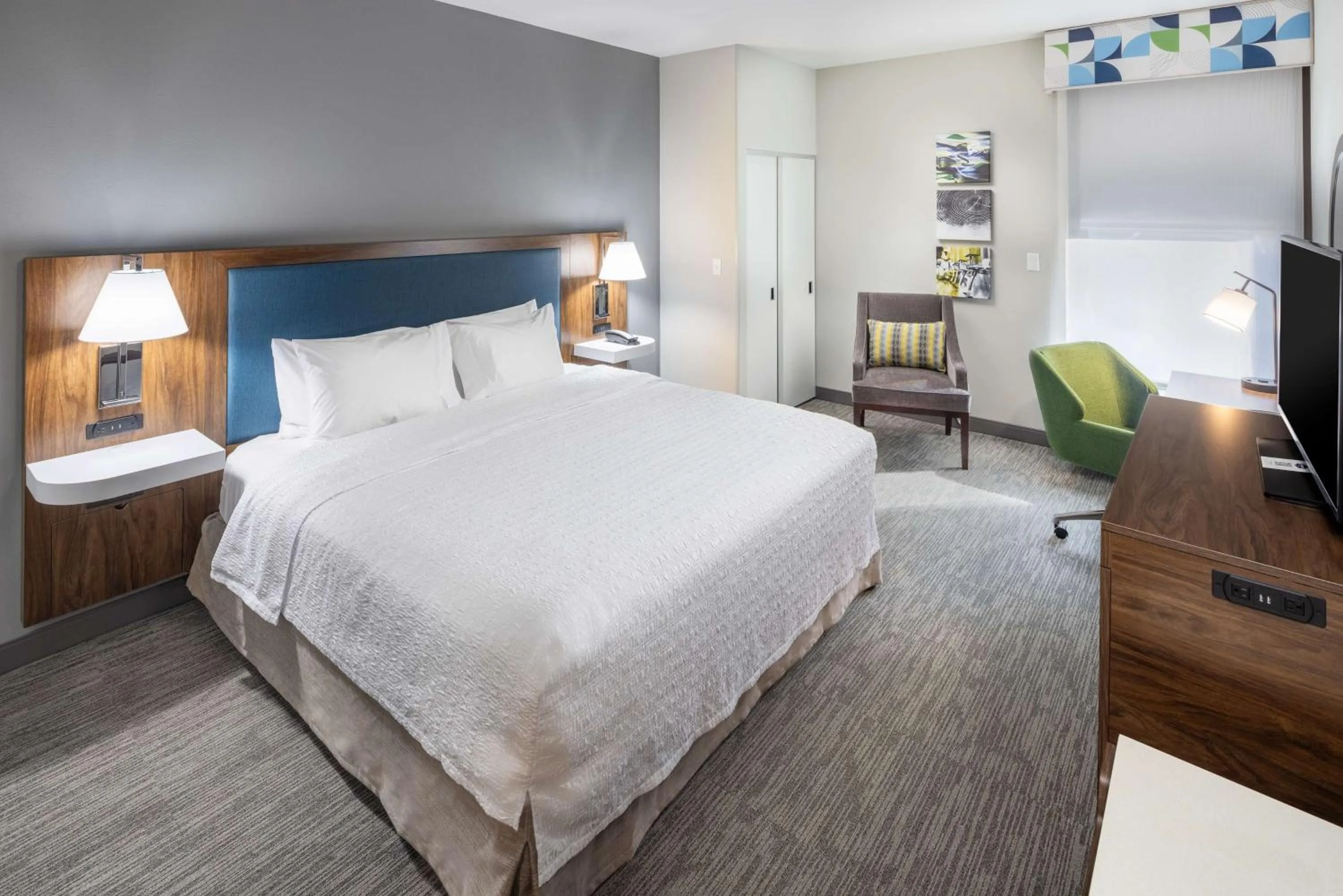 Bedroom, Bed in Hampton Inn Asheville-Tunnel Road