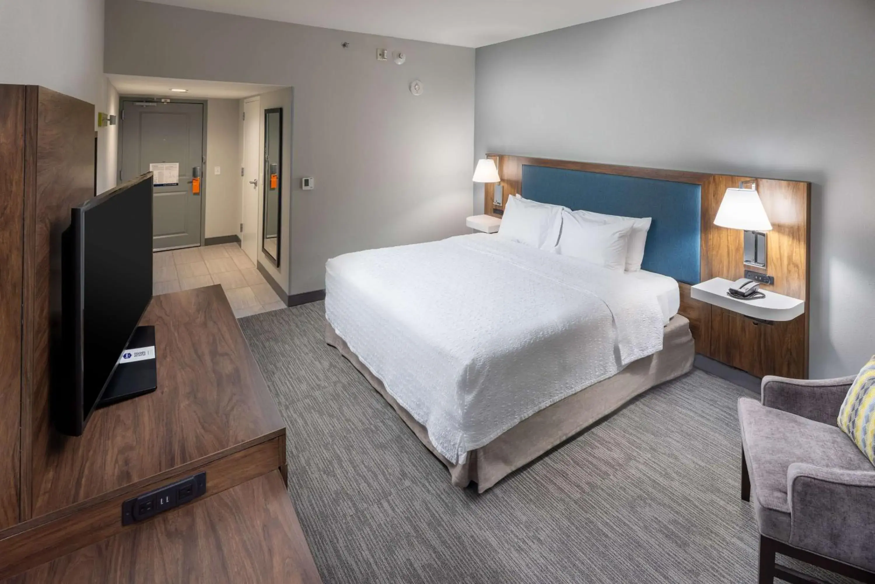 Bed in Hampton Inn Asheville-Tunnel Road Bed in Hampton Inn Asheville-Tunnel Road