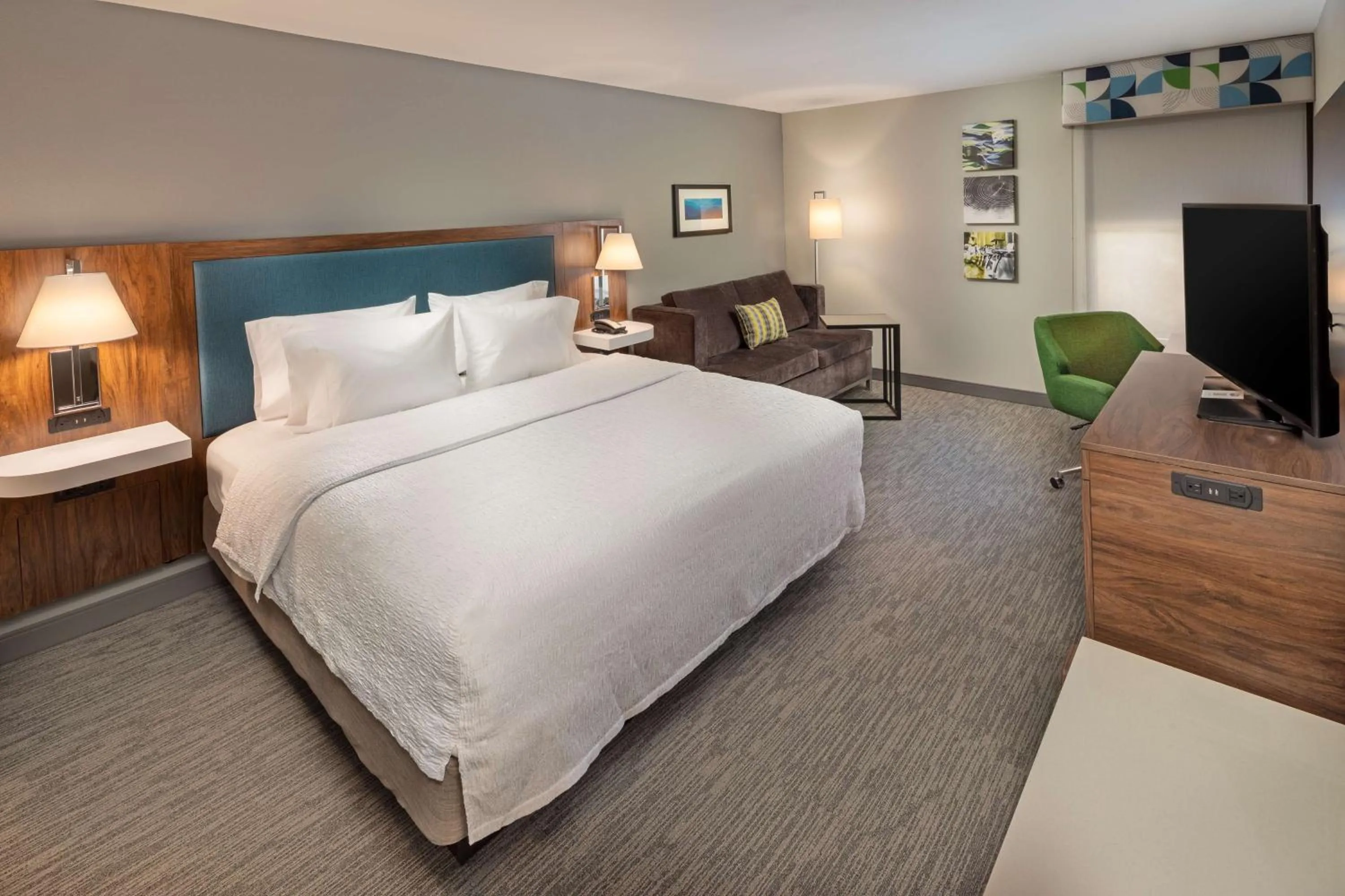 Bedroom, Bed in Hampton Inn Asheville-Tunnel Road