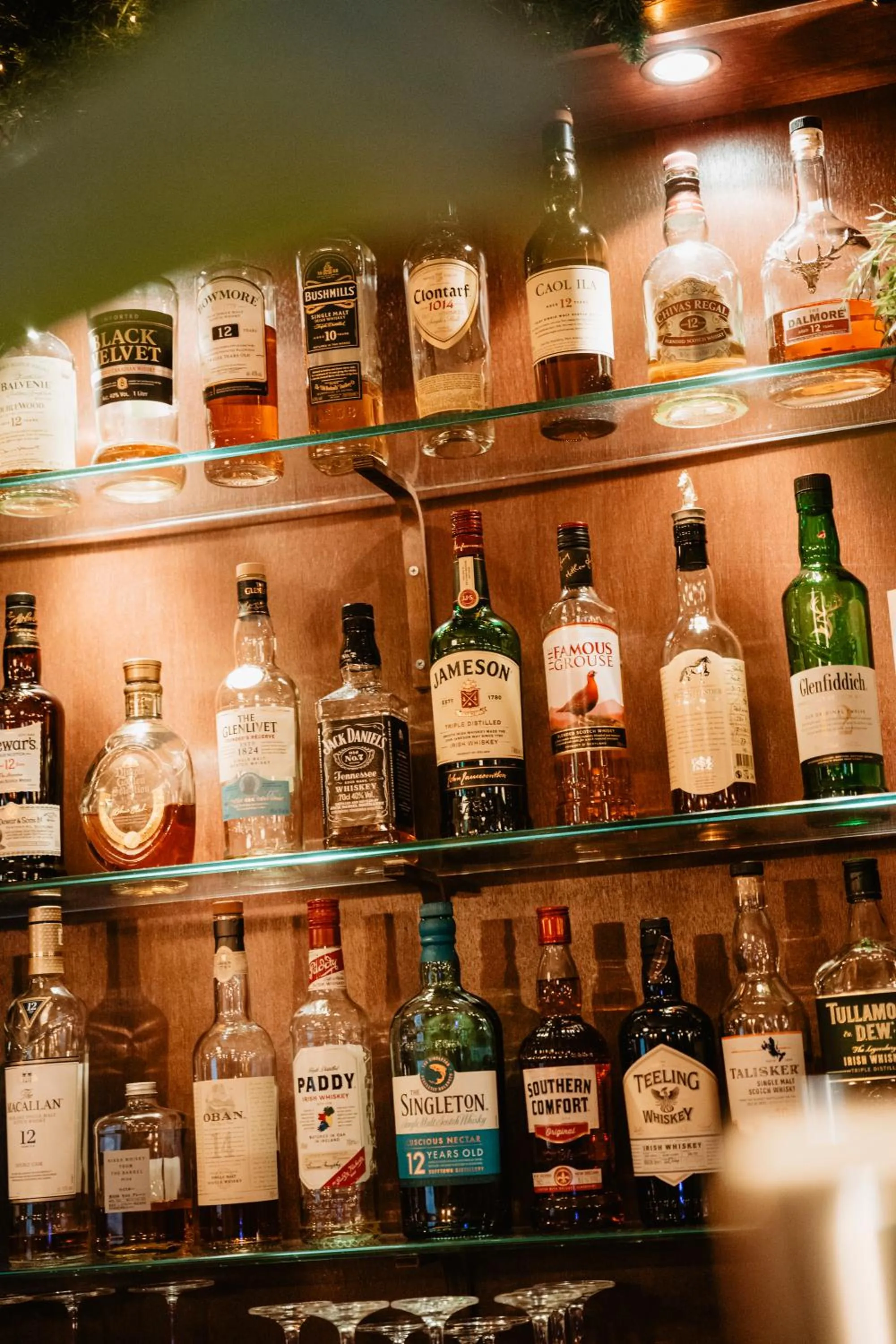 Drinks in Long John's Pub & Hotel