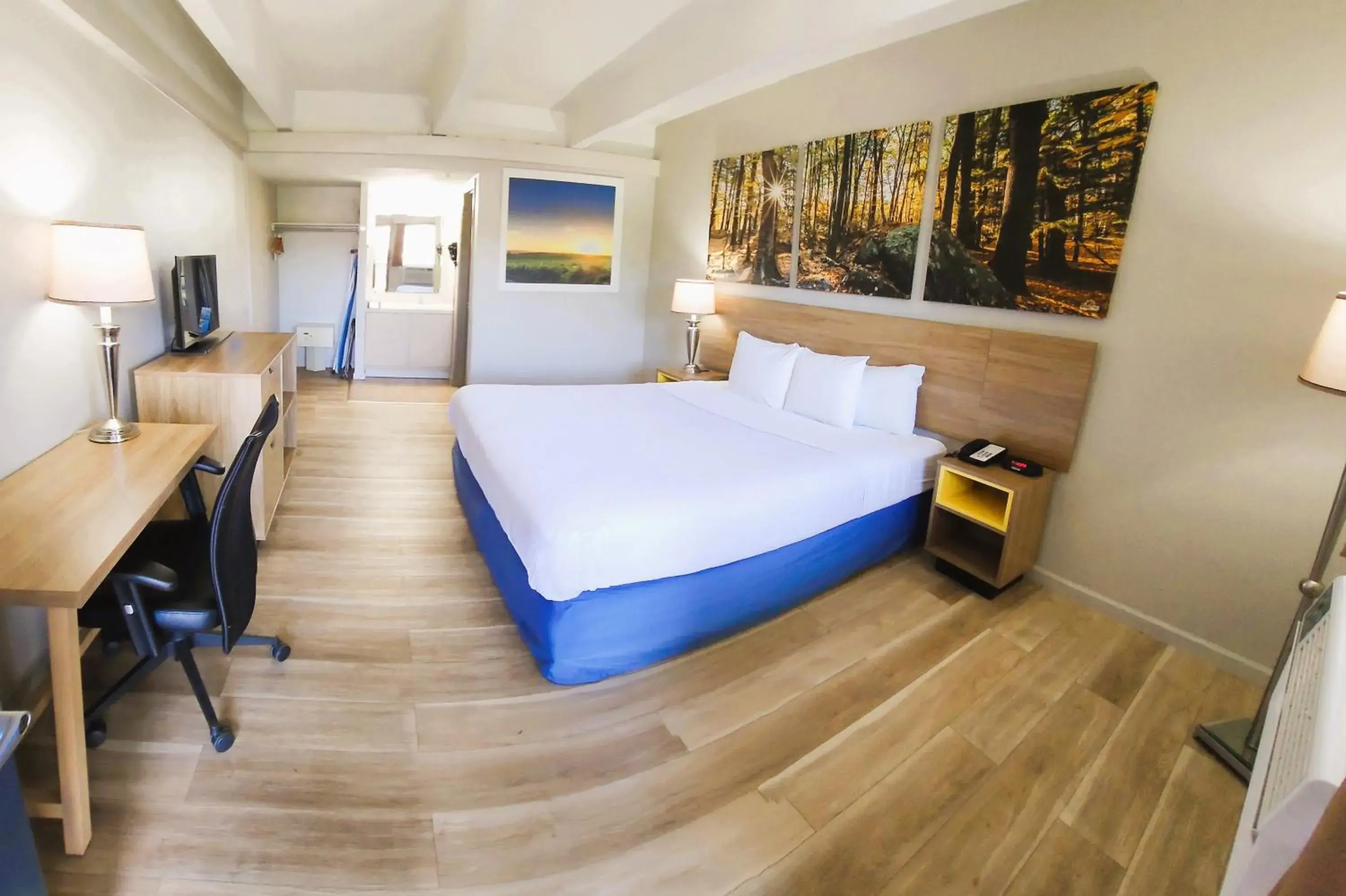 Bed in Days Inn by Wyndham Denver Downtown Bed in Days Inn by Wyndham Denver Downtown