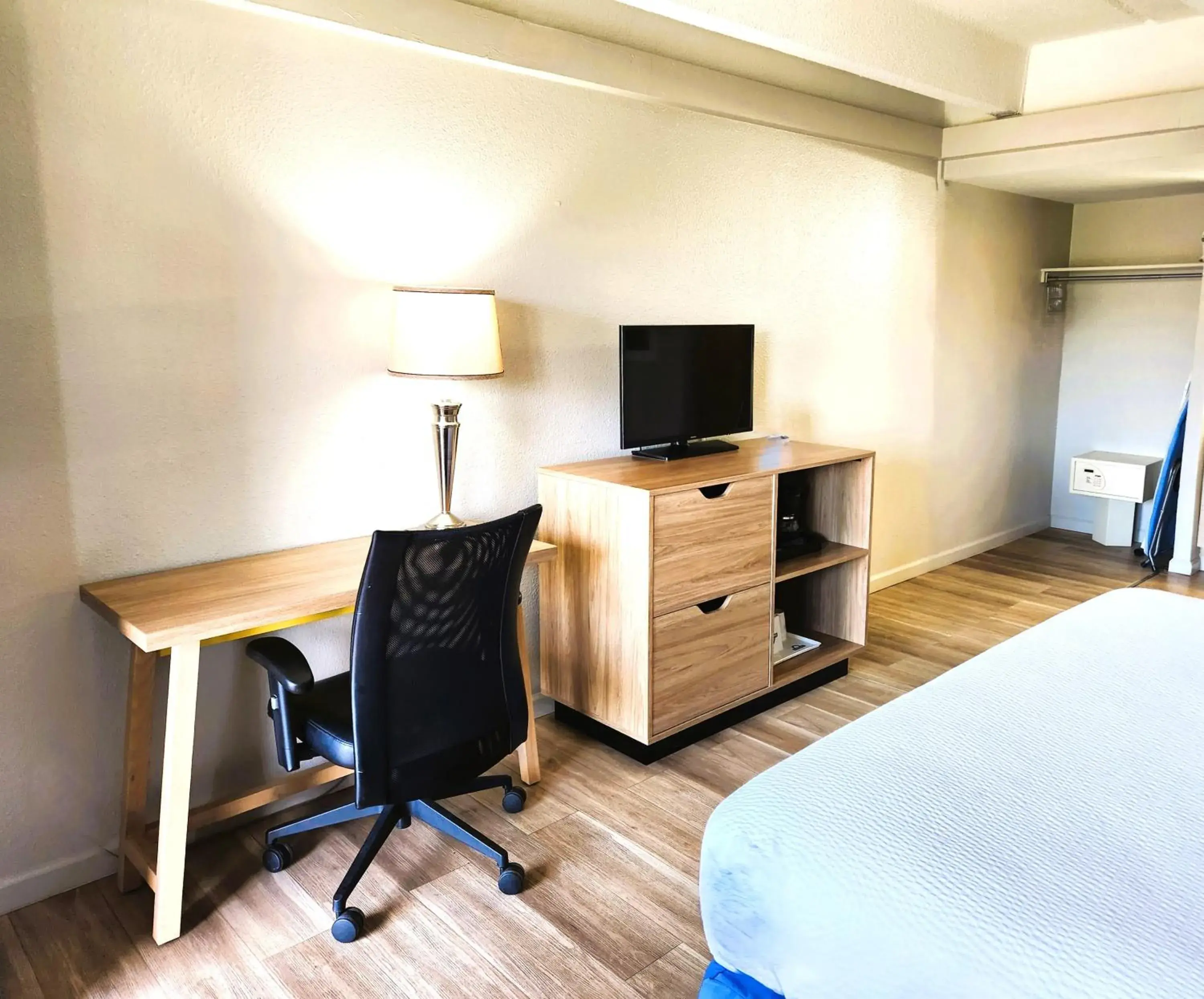 Bed in Days Inn by Wyndham Denver Downtown Bed in Days Inn by Wyndham Denver Downtown