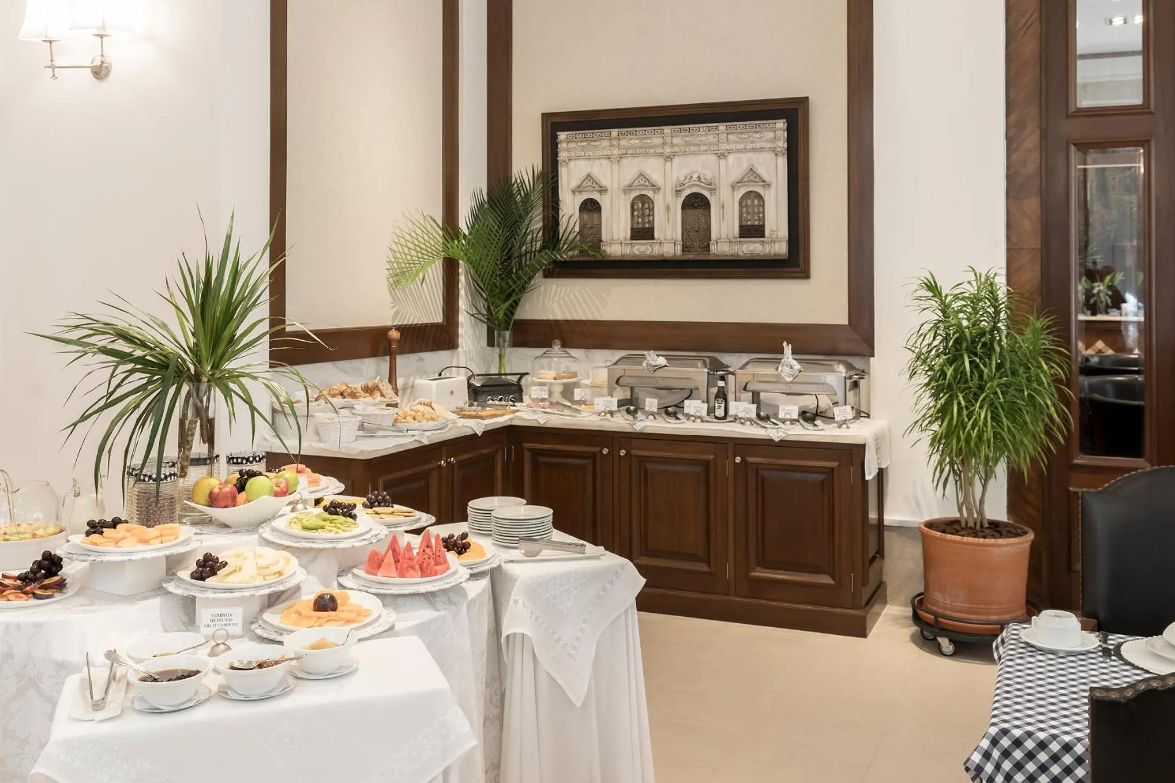 Restaurant/places to eat in La Mision Hotel Boutique