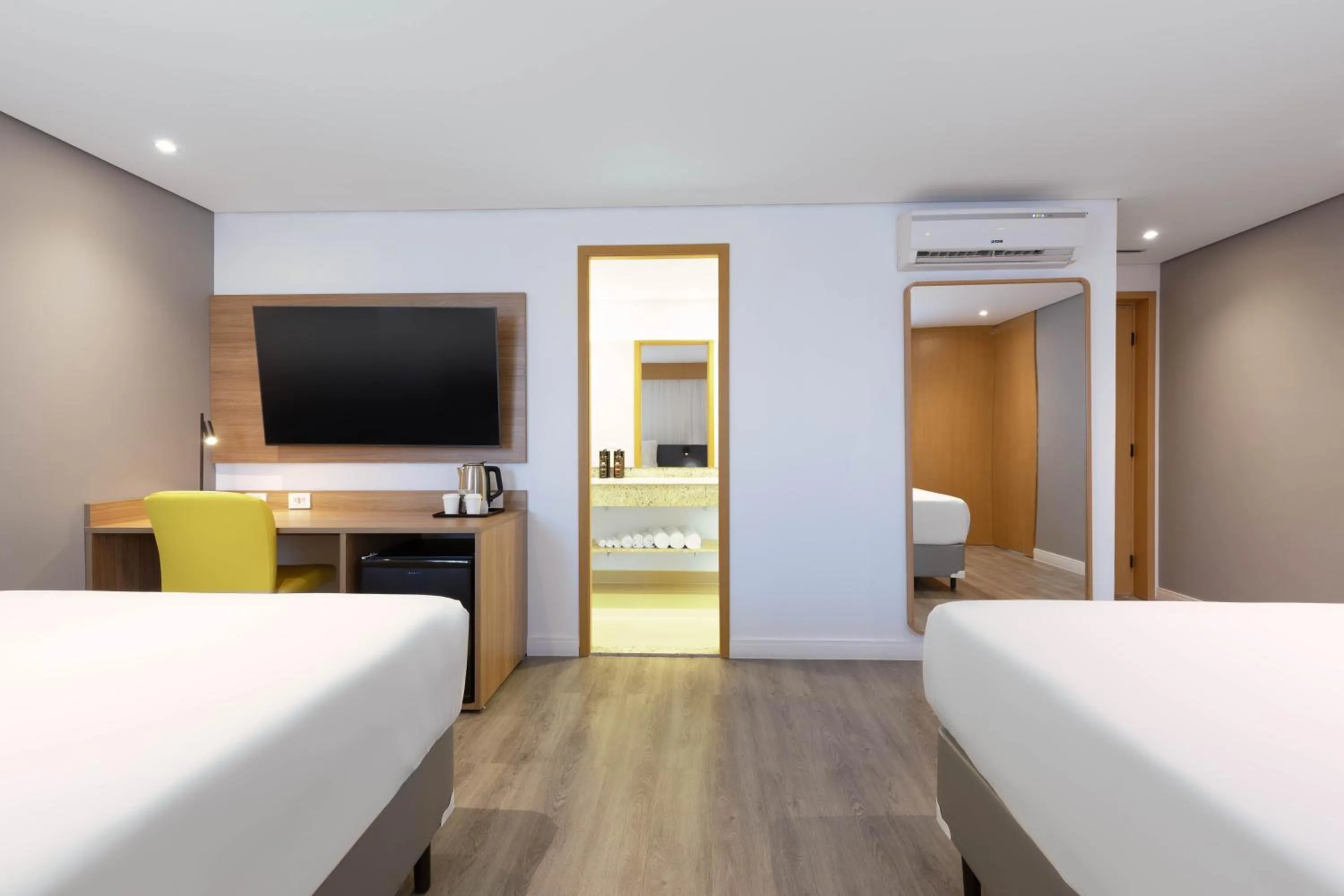 Photo of the whole room, Bed in Holiday Inn Sao Paulo Parque Anhembi by IHG