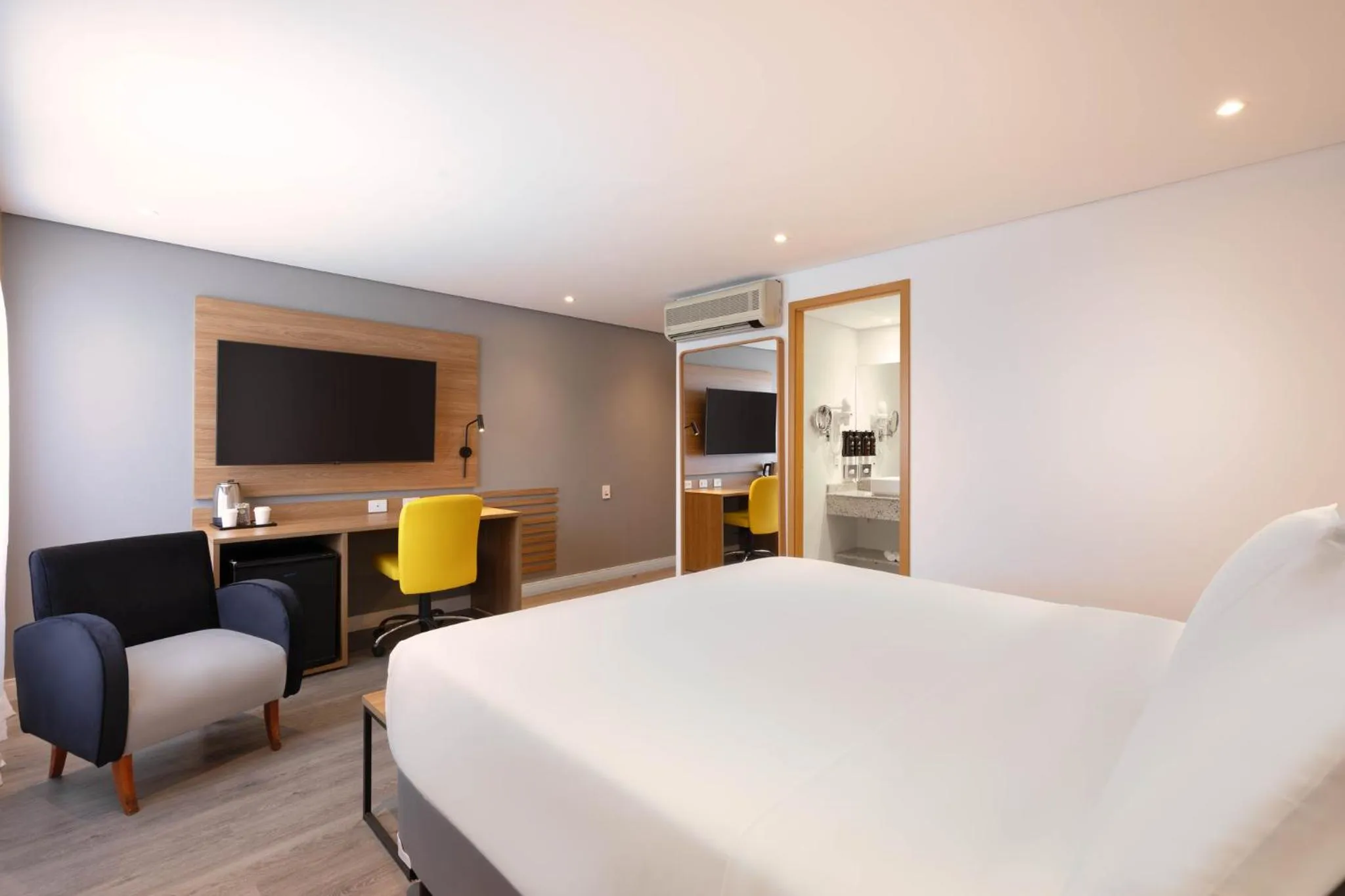 Photo of the whole room, Bed in Holiday Inn Sao Paulo Parque Anhembi by IHG