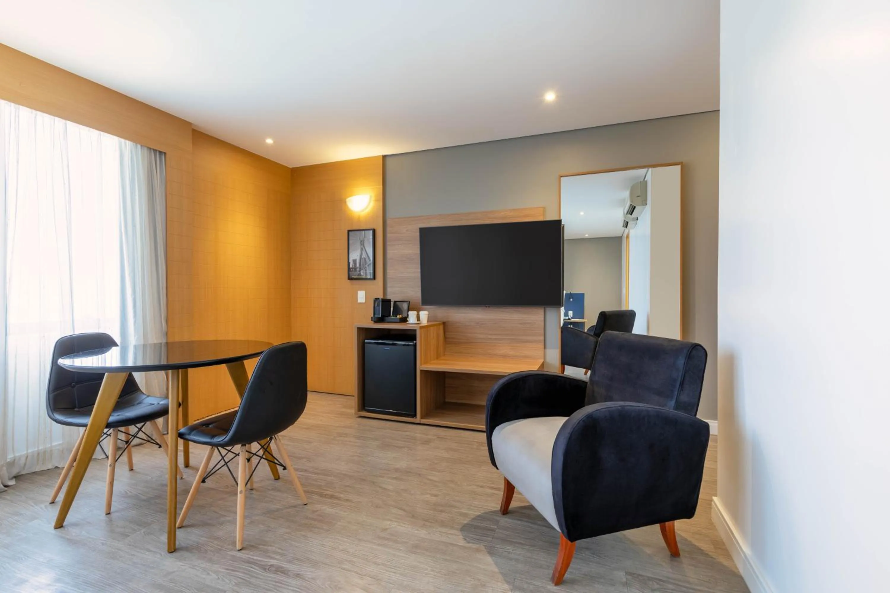 Seating area in Holiday Inn Sao Paulo Parque Anhembi by IHG