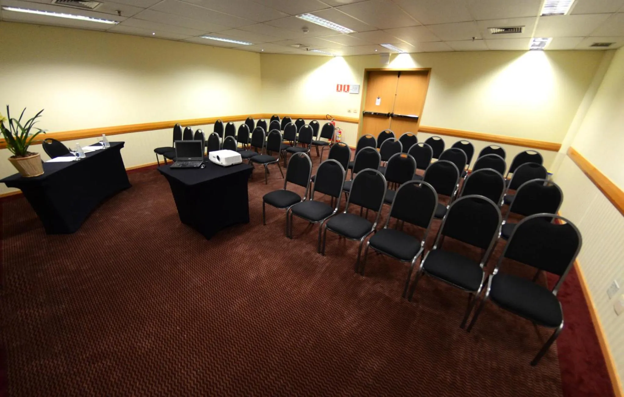 Meeting/conference room in Holiday Inn Sao Paulo Parque Anhembi by IHG
