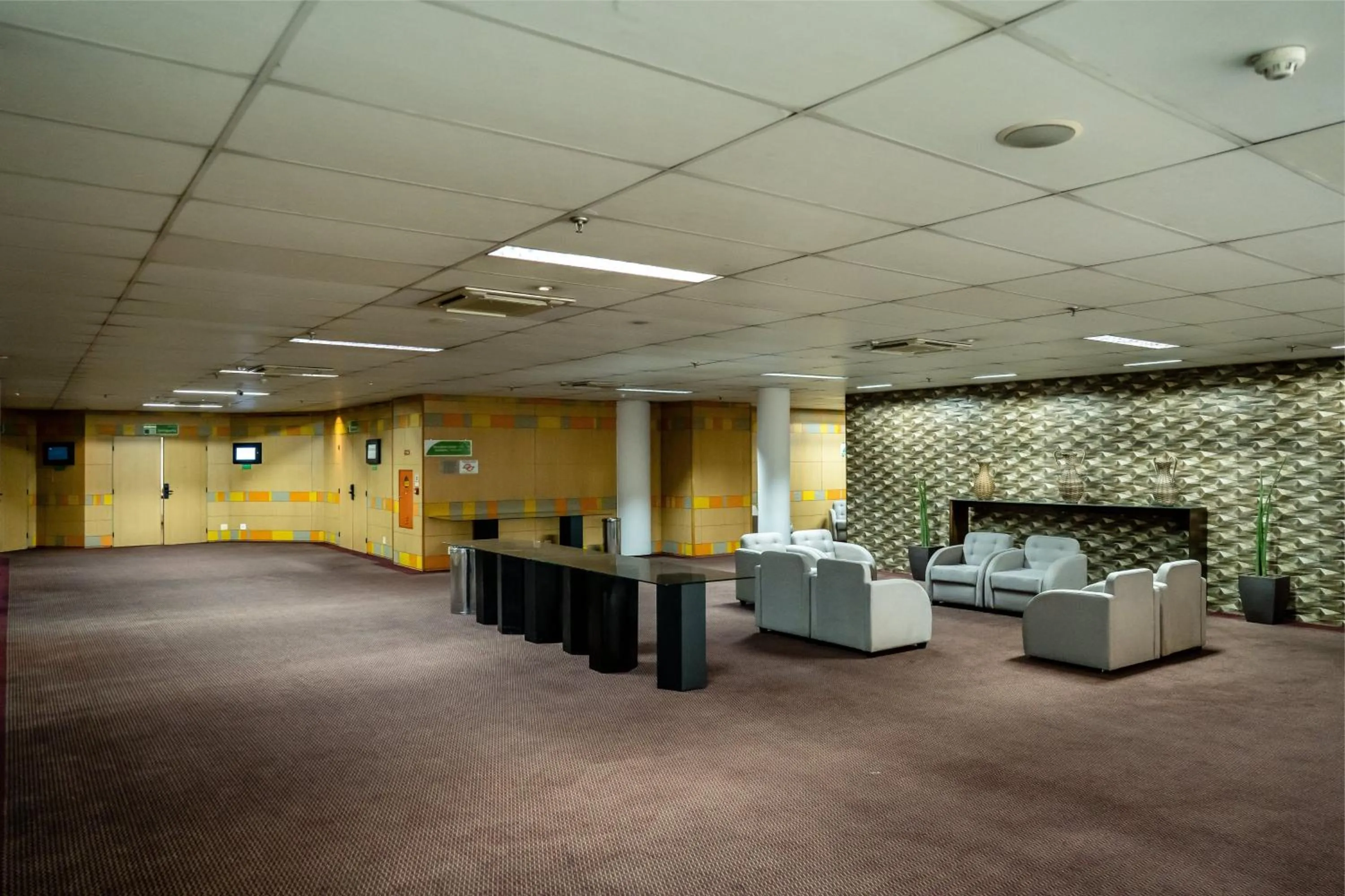 Meeting/conference room in Holiday Inn Sao Paulo Parque Anhembi by IHG