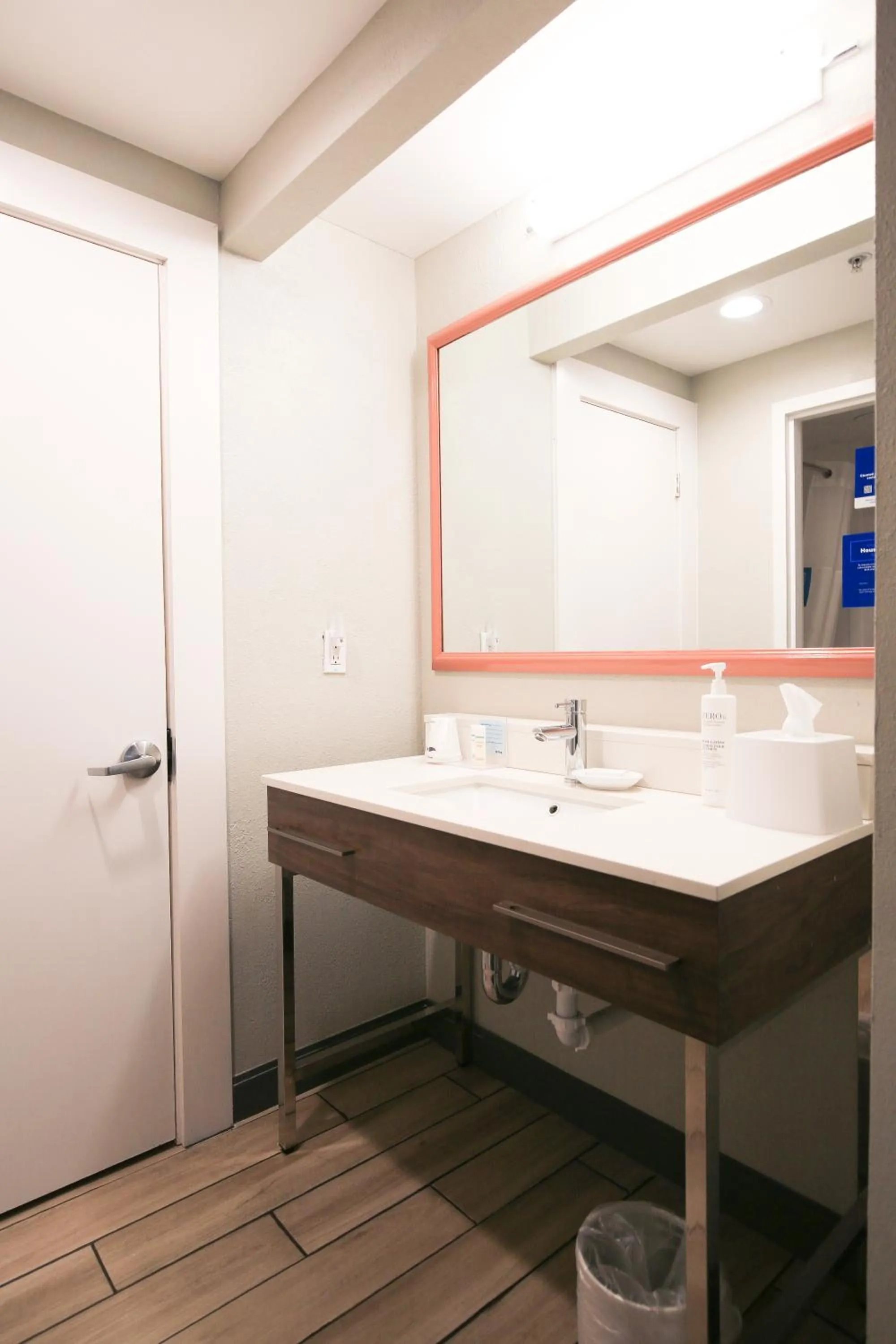 Bathroom in Hampton Inn Bordentown