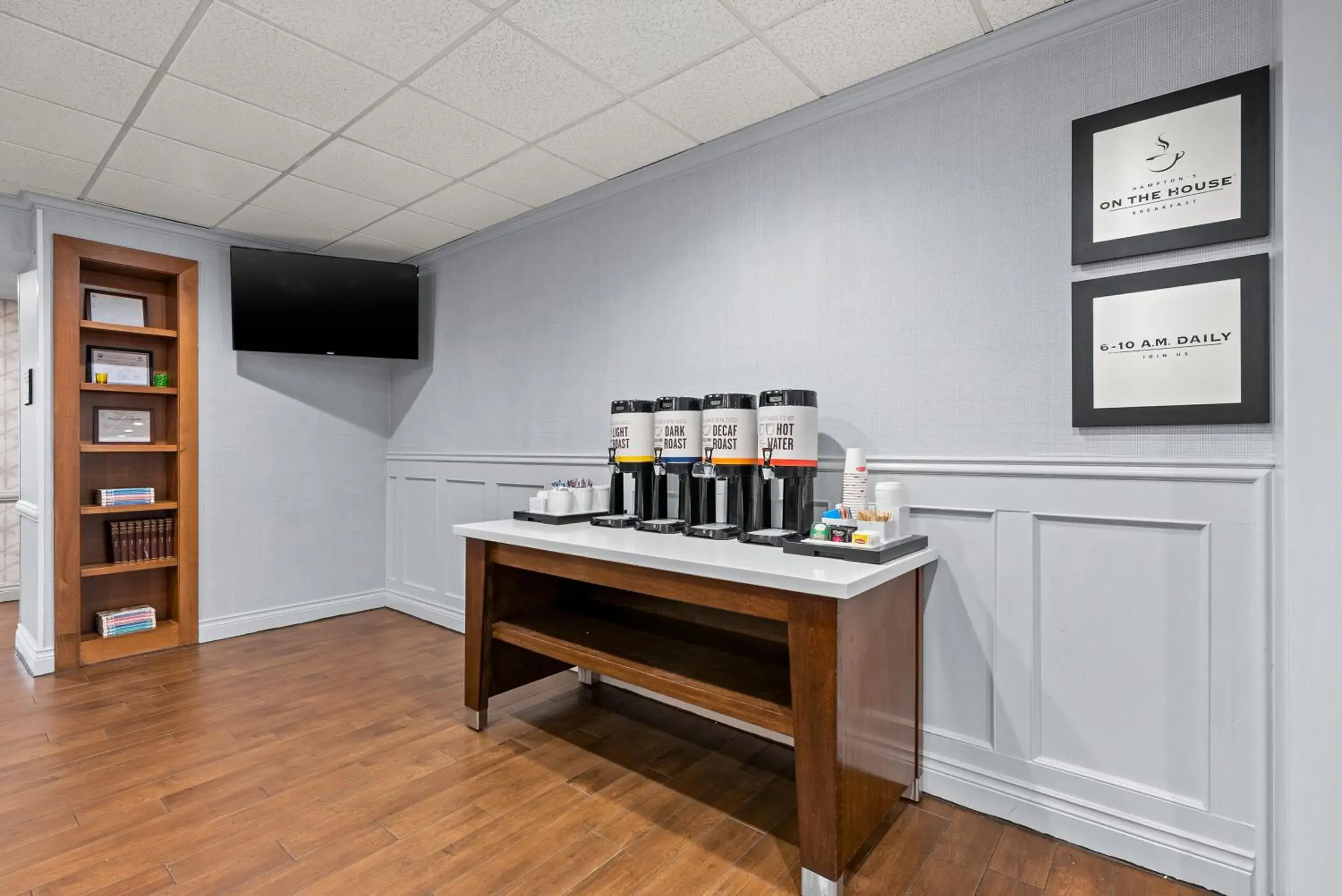 Breakfast in Hampton Inn Bordentown Breakfast in Hampton Inn Bordentown