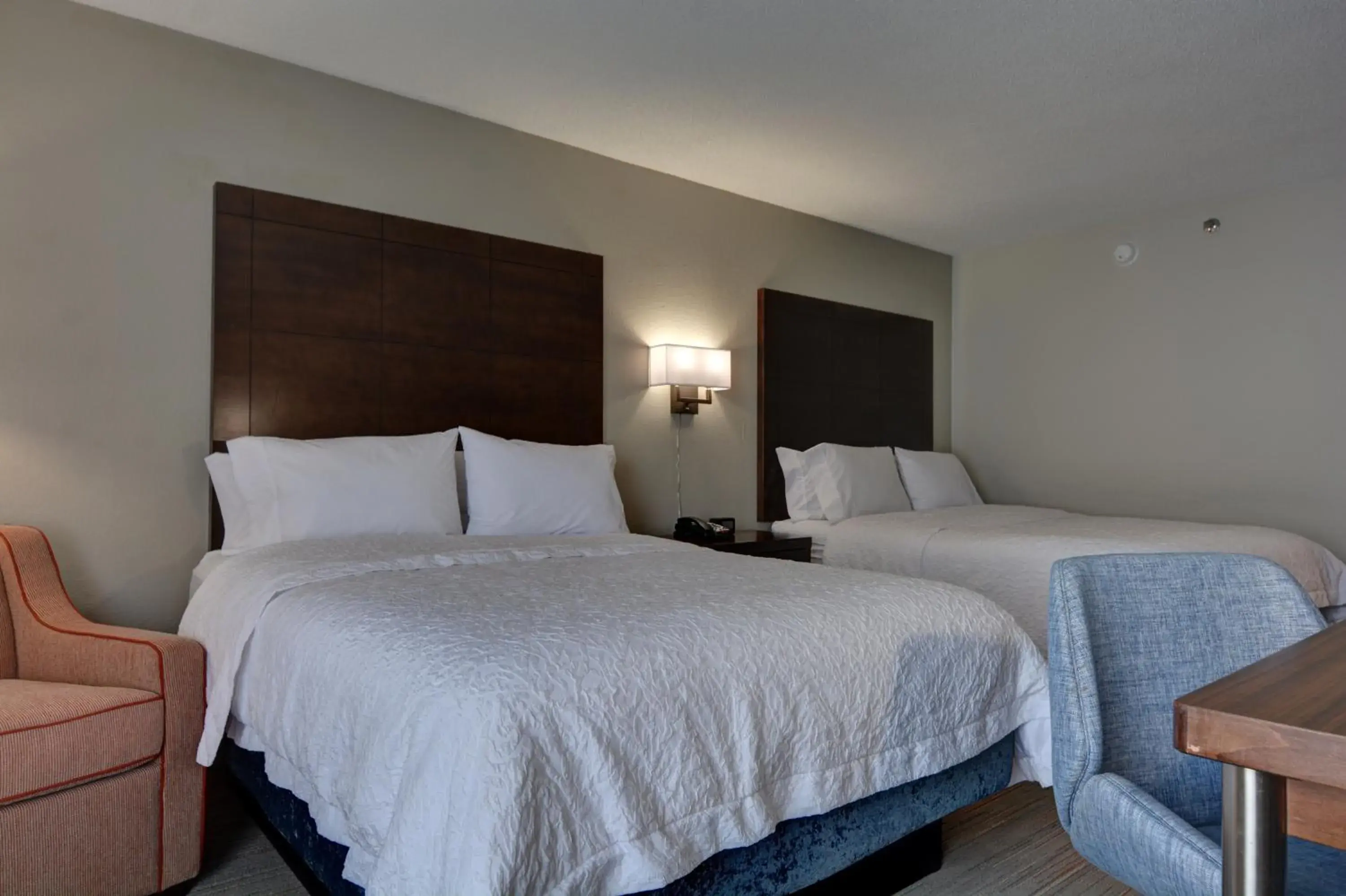 Street view, Bed in Hampton Inn Greenwood Street view, Bed in Hampton Inn Greenwood