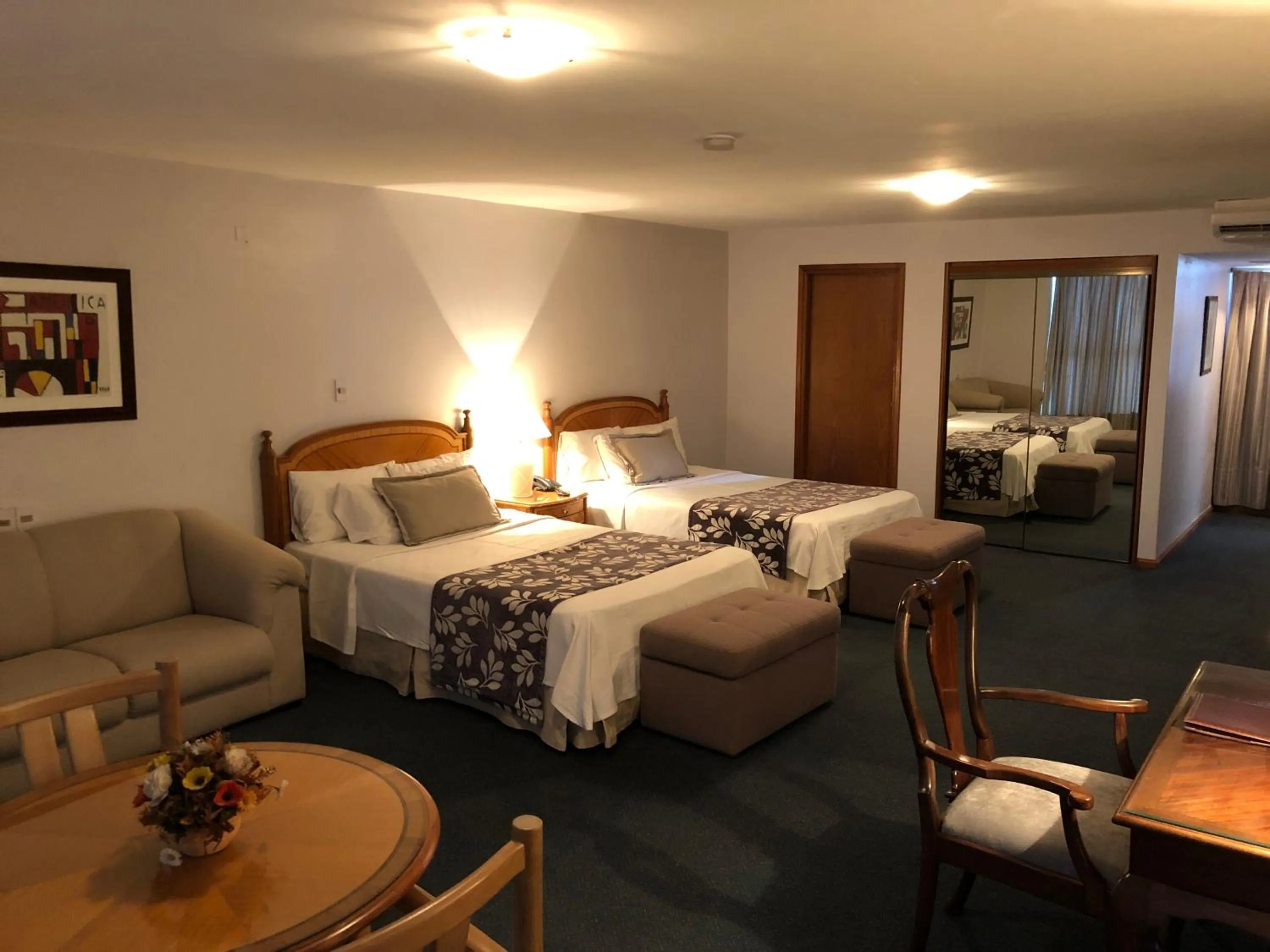 Bedroom, Bed in Crystal Palace Hotel