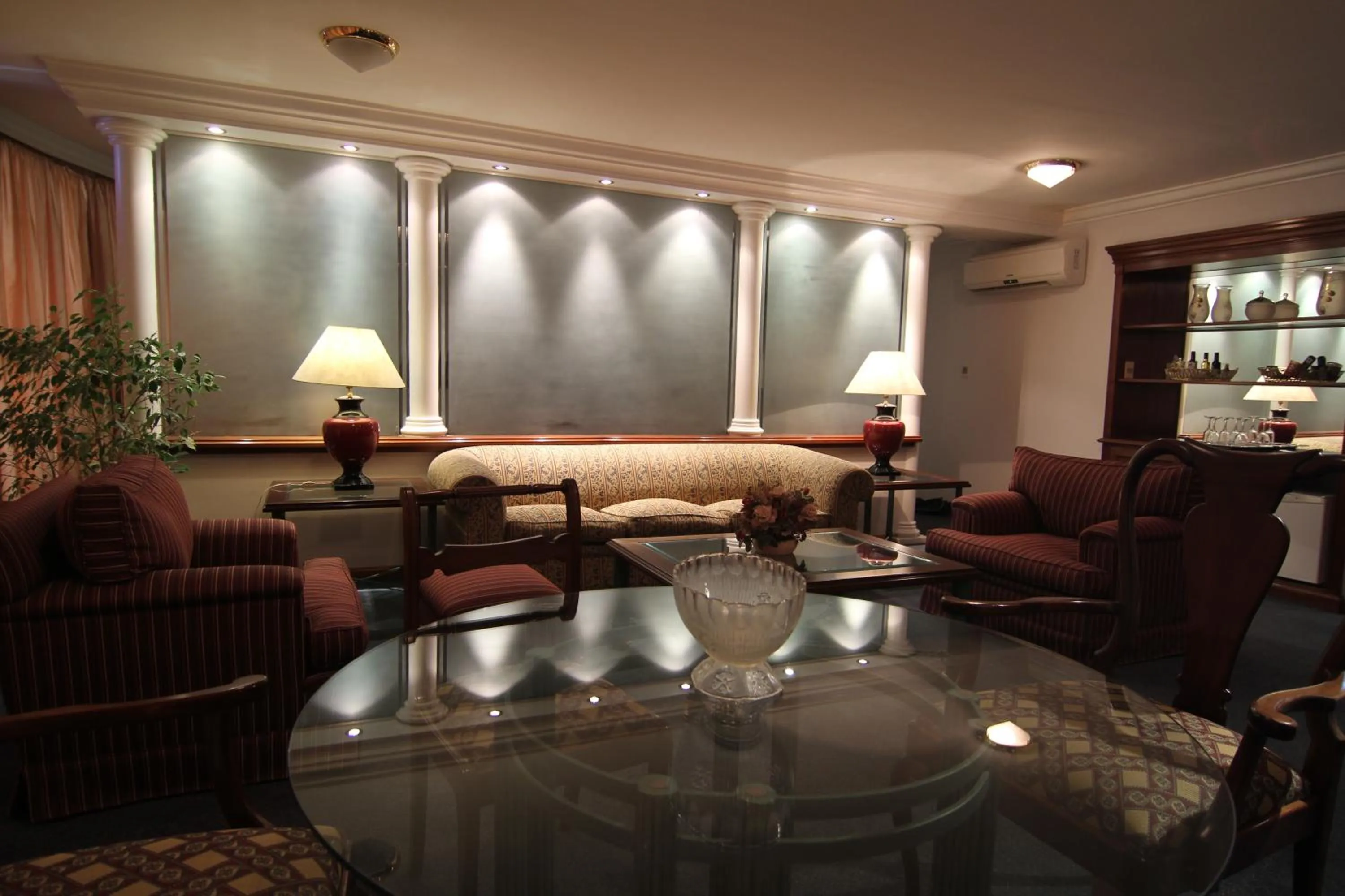 Living room in Crystal Palace Hotel