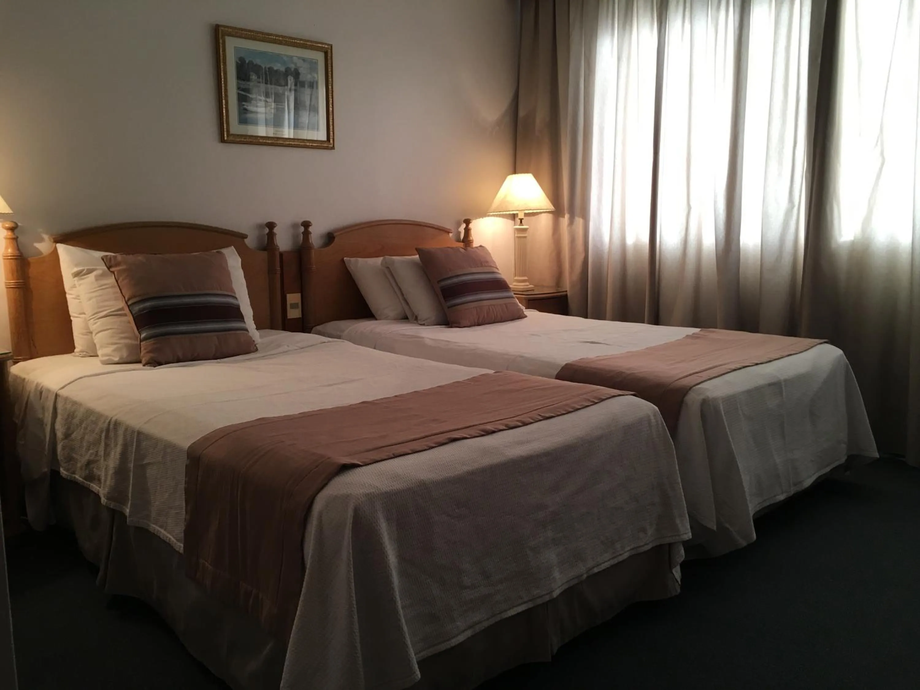 Photo of the whole room, Bed in Crystal Palace Hotel