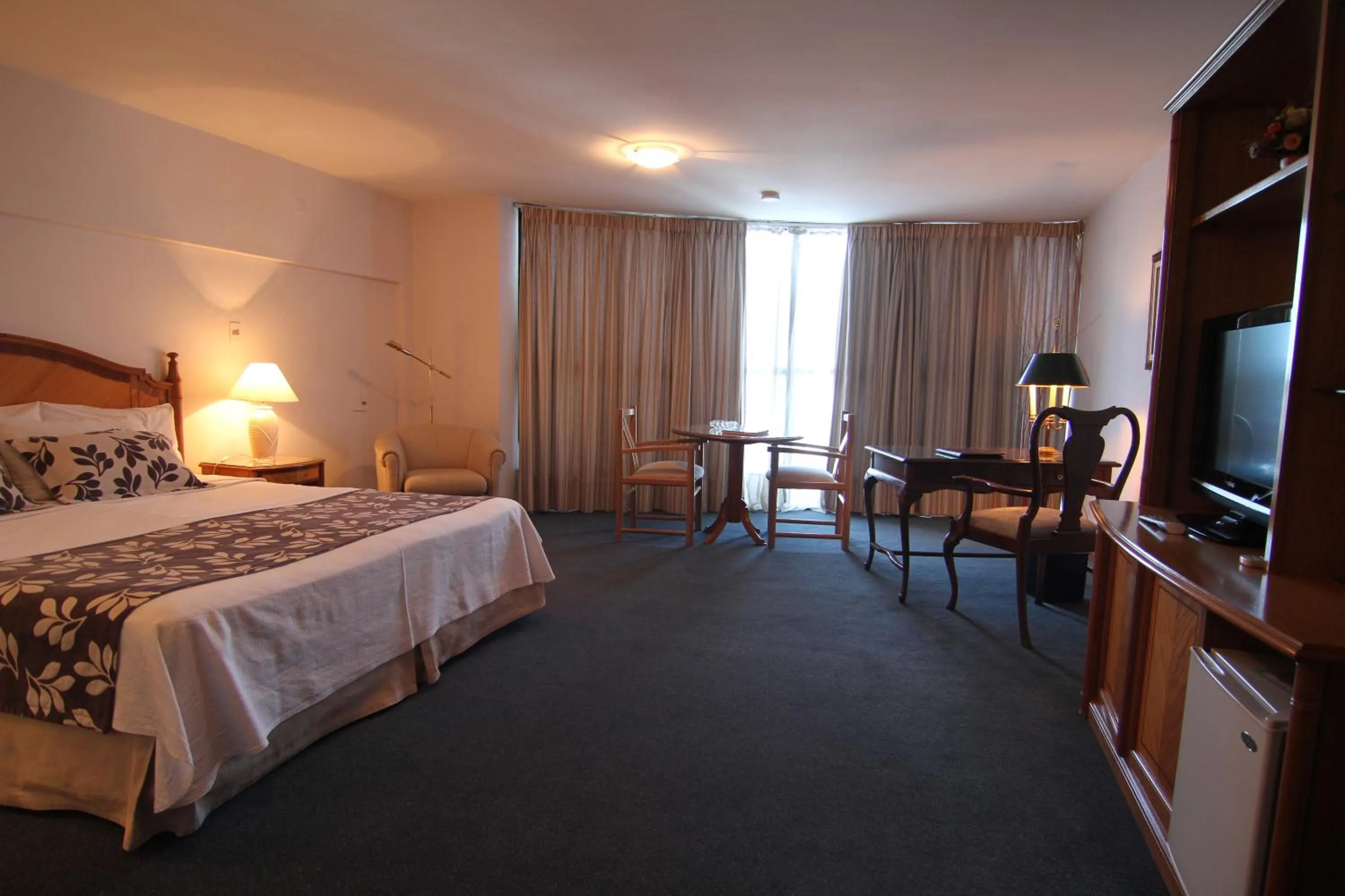 Photo of the whole room, Bed in Crystal Palace Hotel