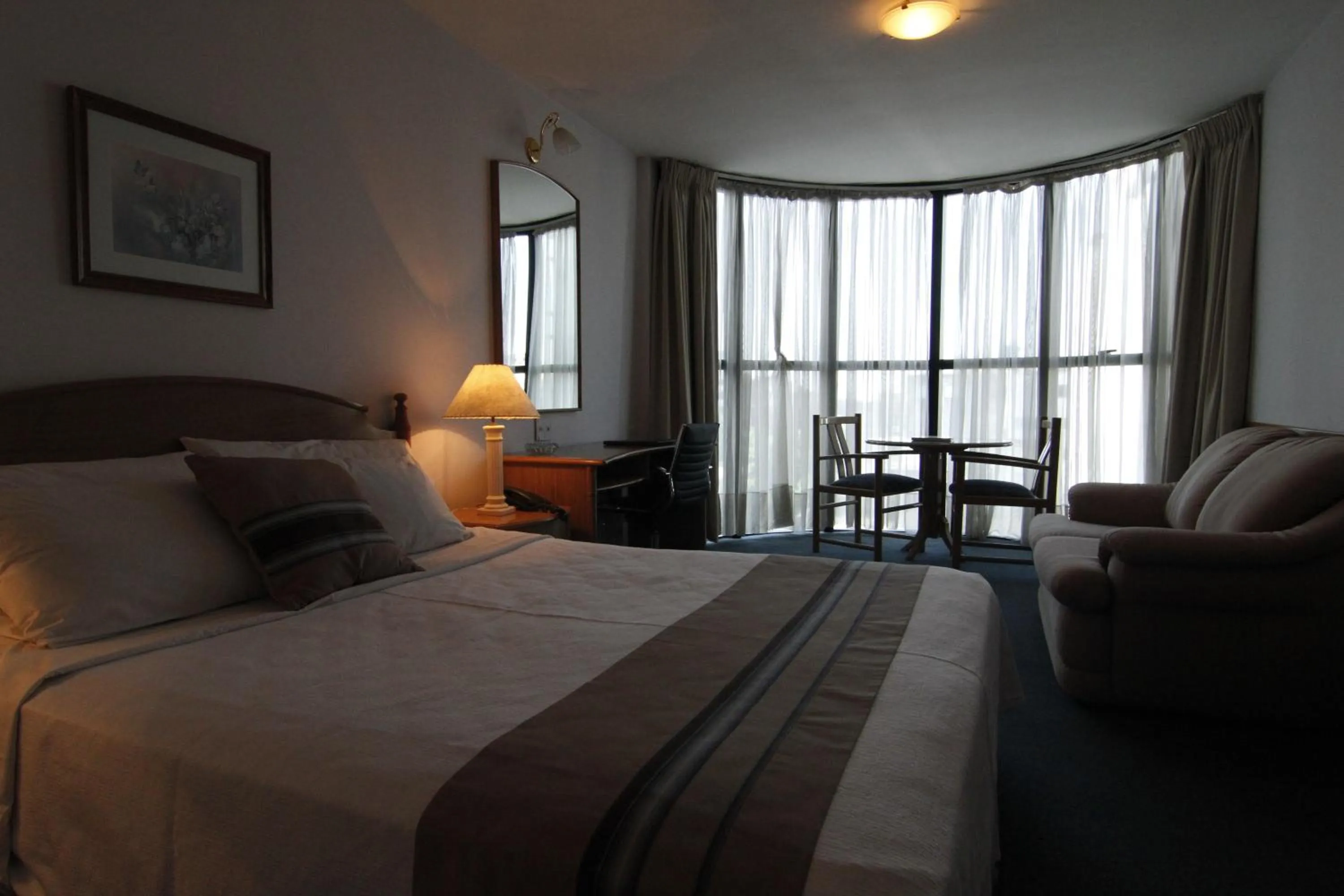 Bedroom, Bed in Crystal Palace Hotel