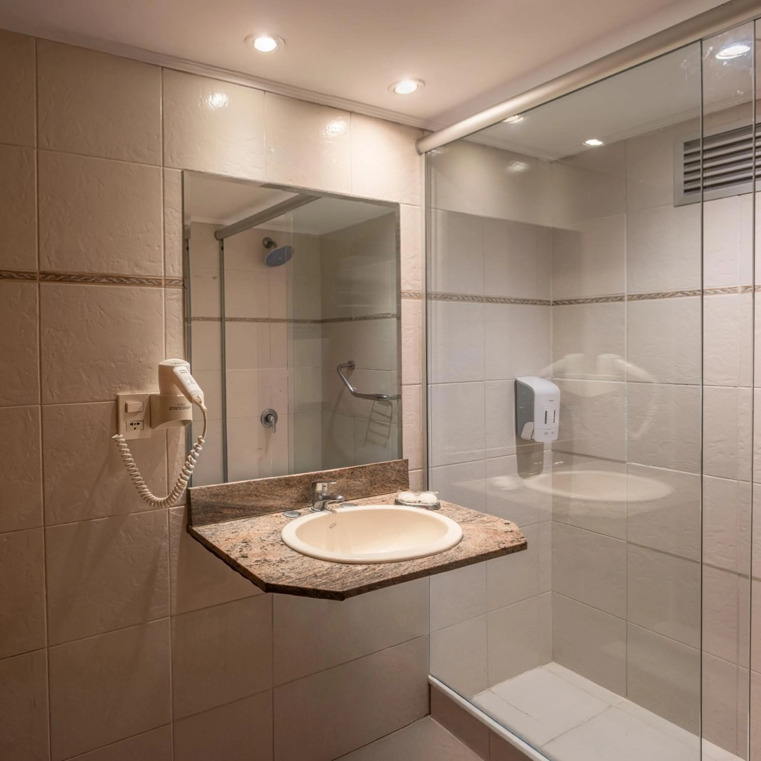 Golden Beach Resort & Spa