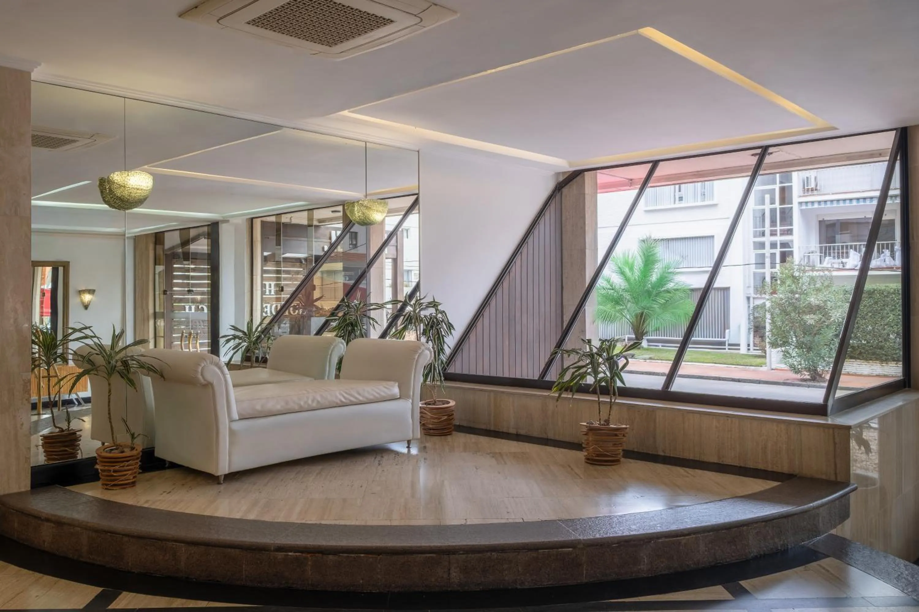 Golden Beach Resort & Spa