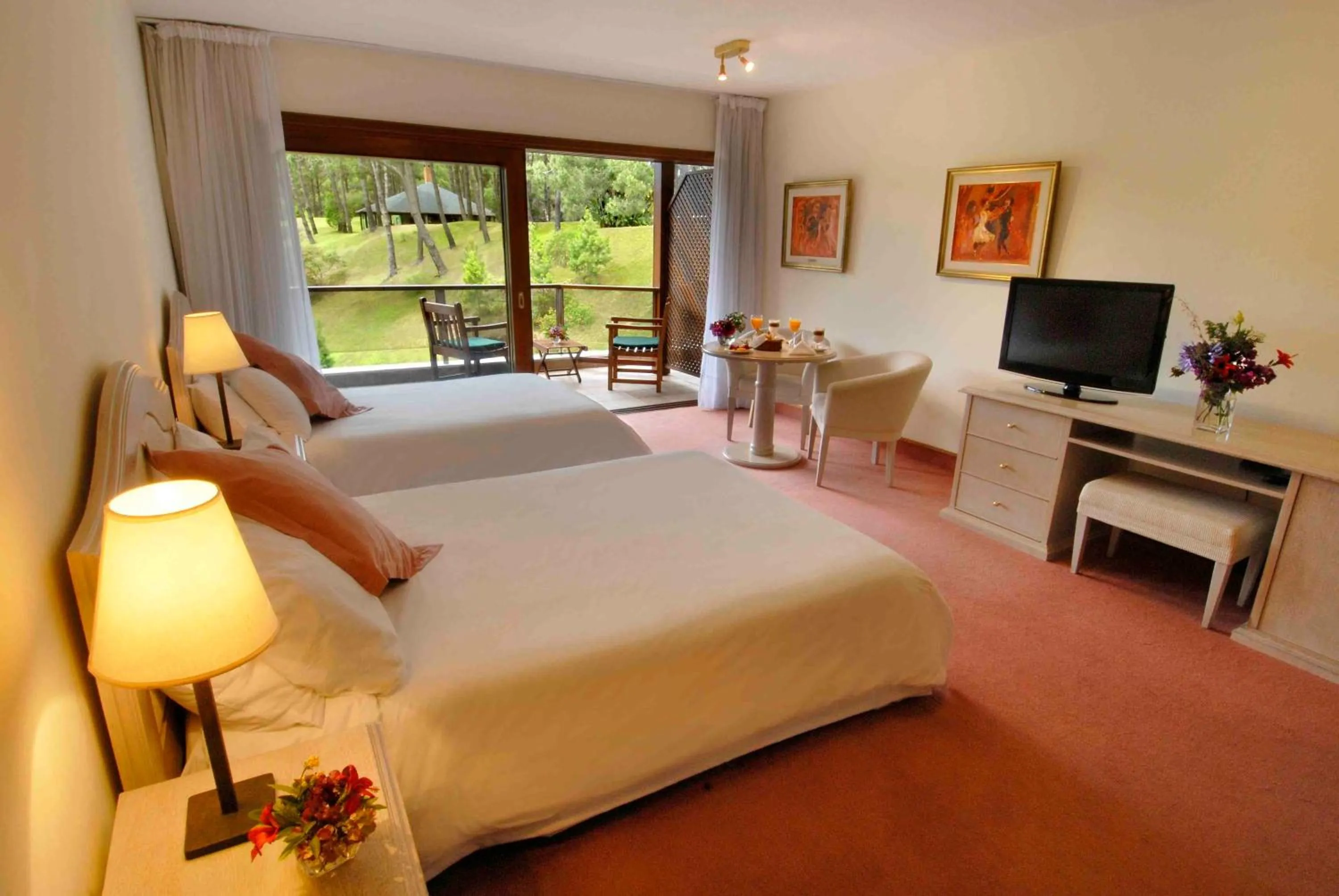 Photo of the whole room, Bed in Hotel del Lago Golf & Art Resort