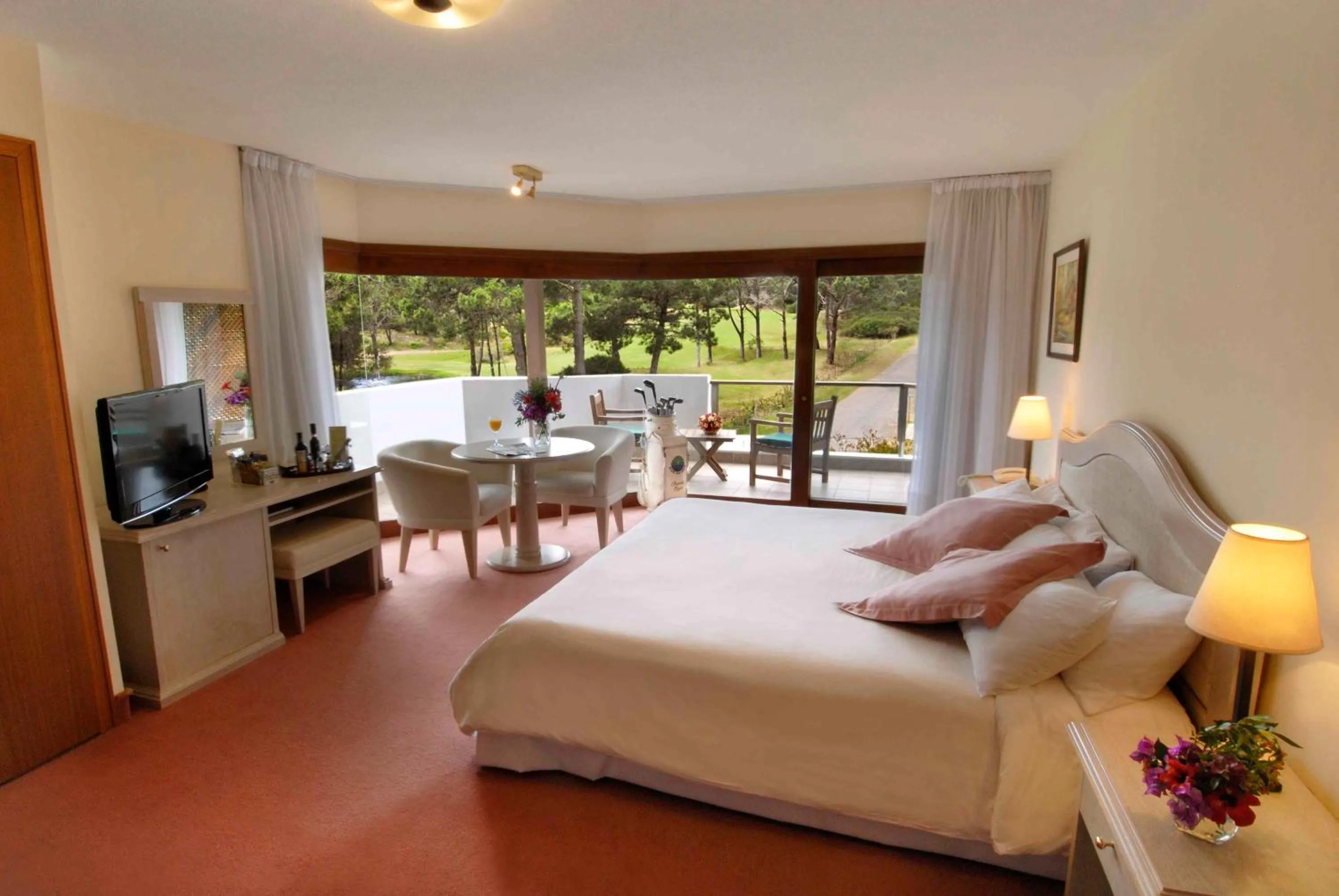 Photo of the whole room, Bed in Hotel del Lago Golf & Art Resort