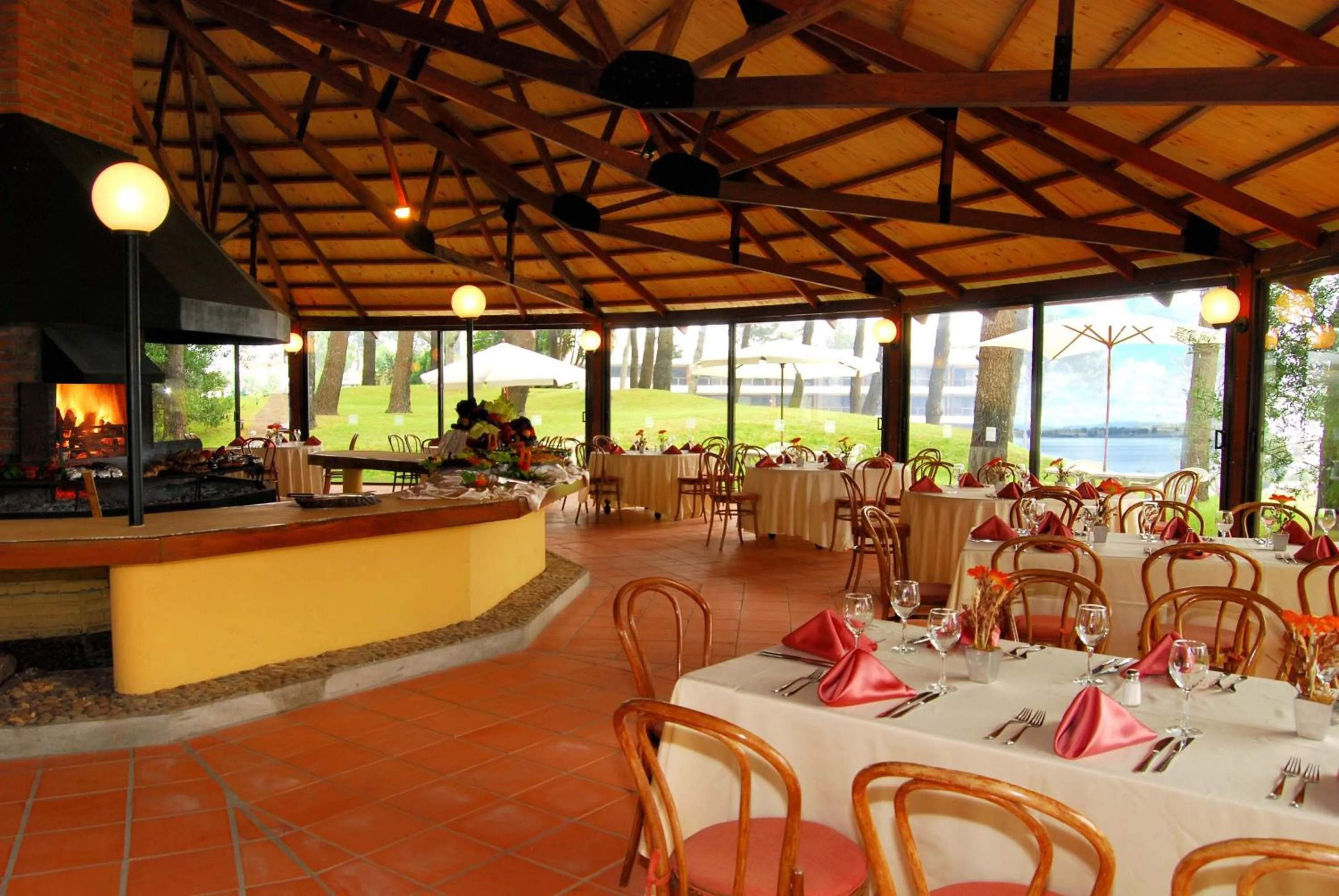 Restaurant/places to eat in Hotel del Lago Golf & Art Resort