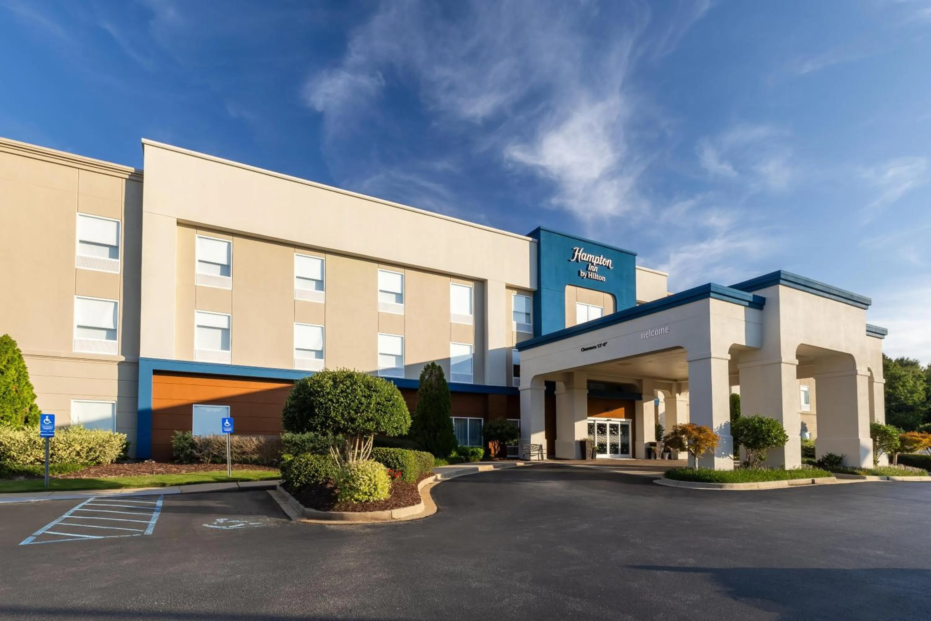 Property building in Hampton Inn Easley