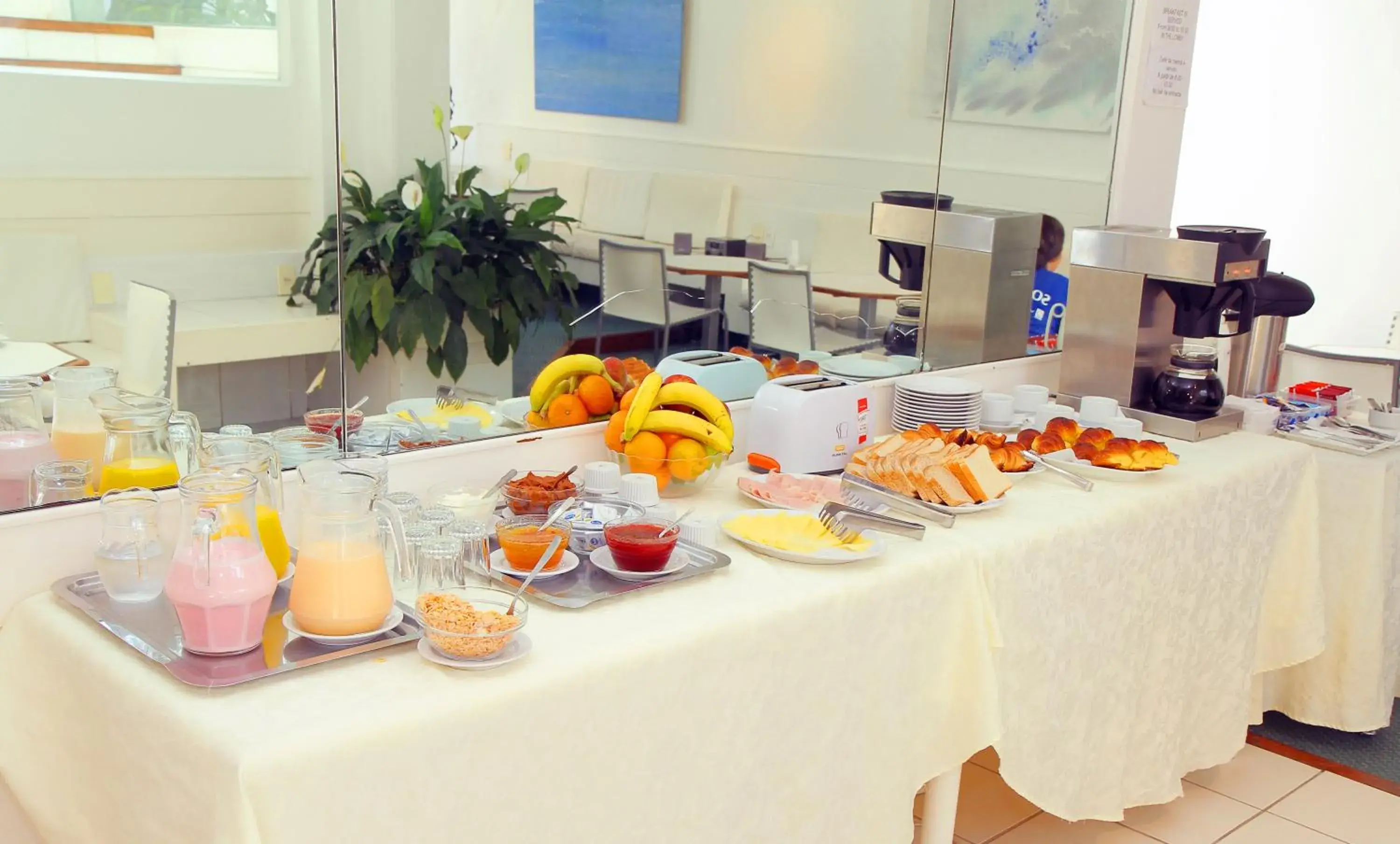 Food and drinks in Aqua Hotel Food and drinks in Aqua Hotel