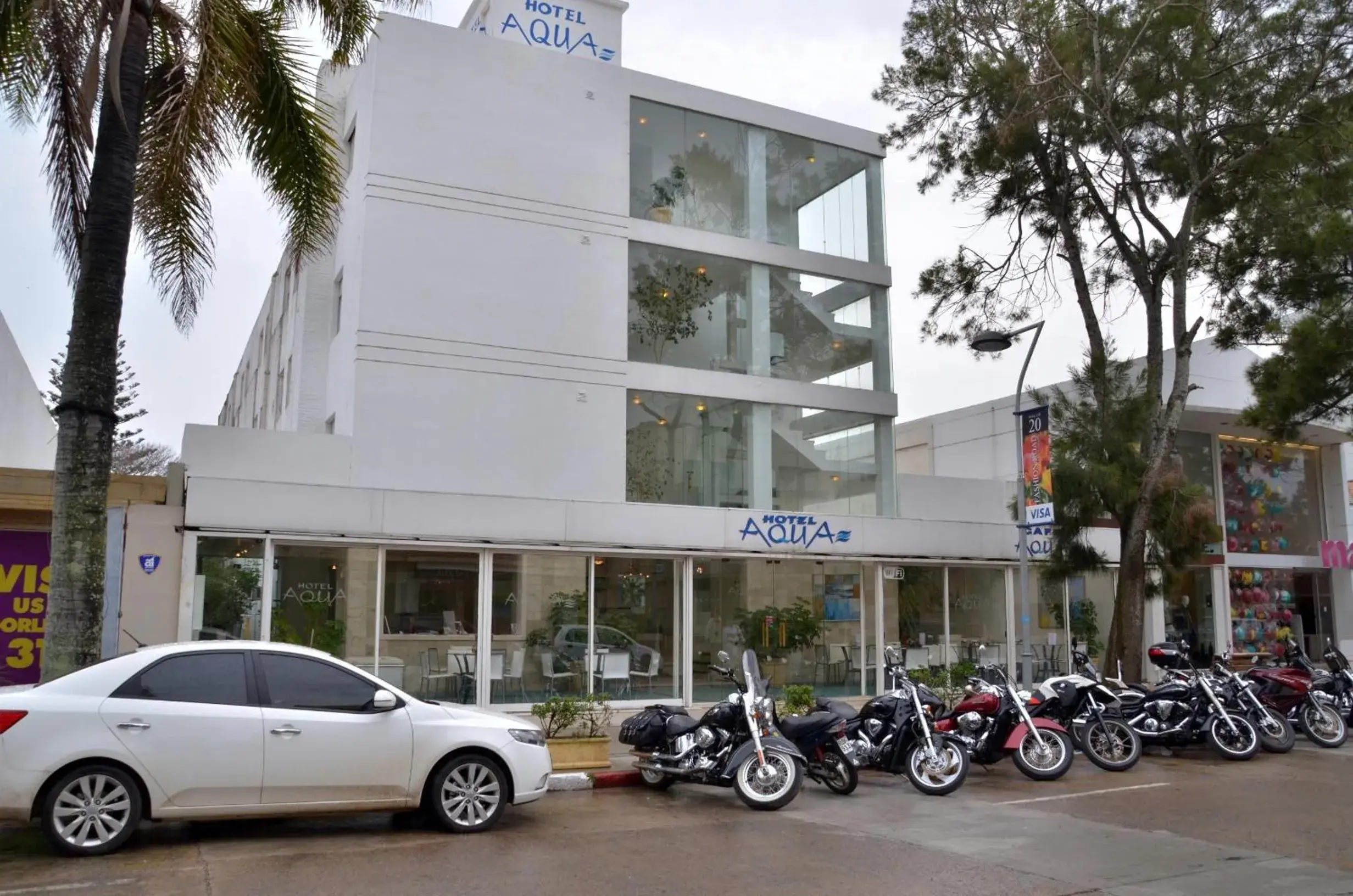 Facade/entrance in Aqua Hotel Facade/entrance in Aqua Hotel