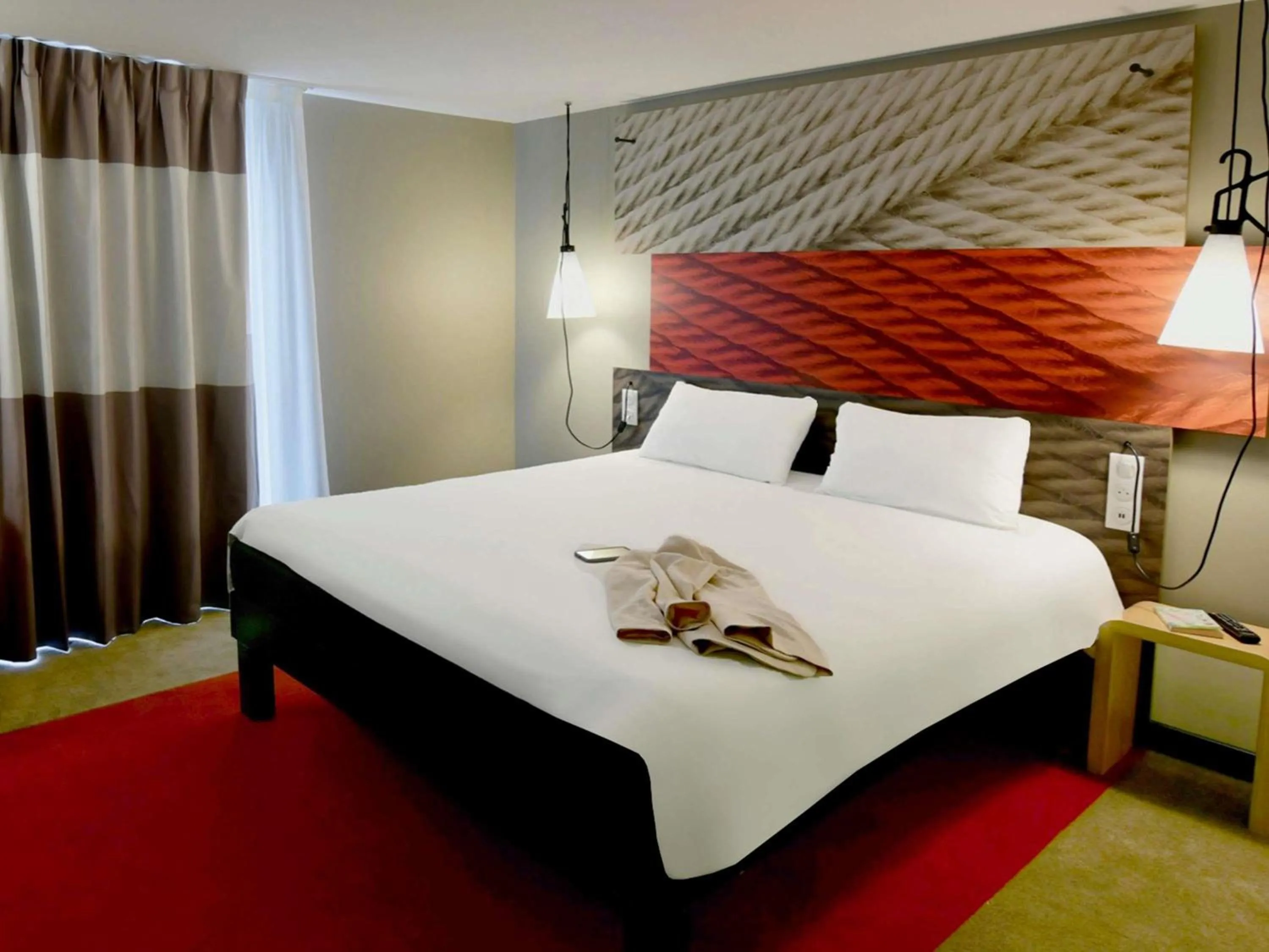 Property building, Bed in ibis Brest Kergaradec