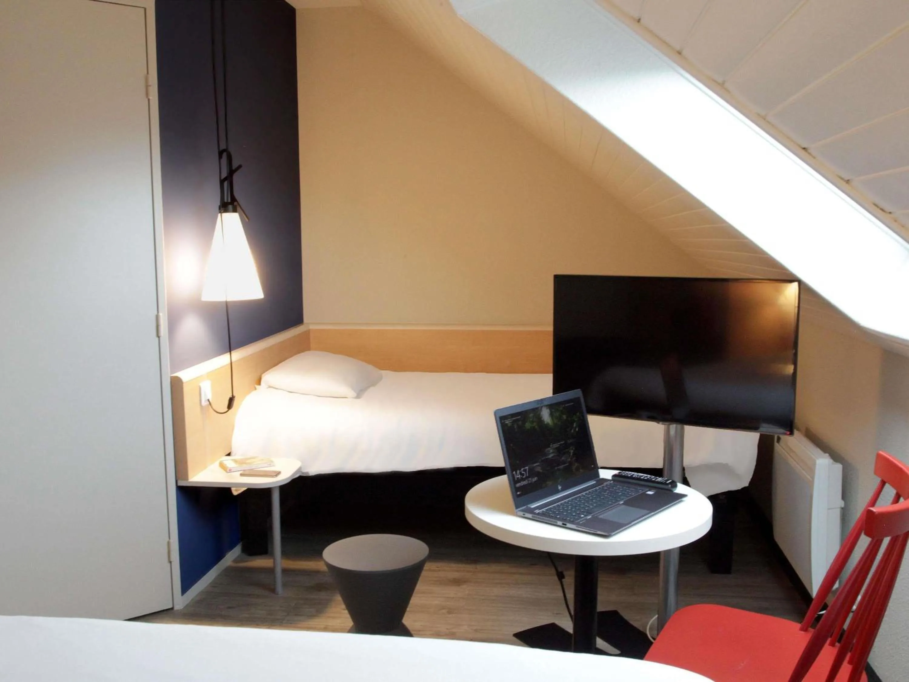 Bedroom, Bed in ibis Brest Kergaradec