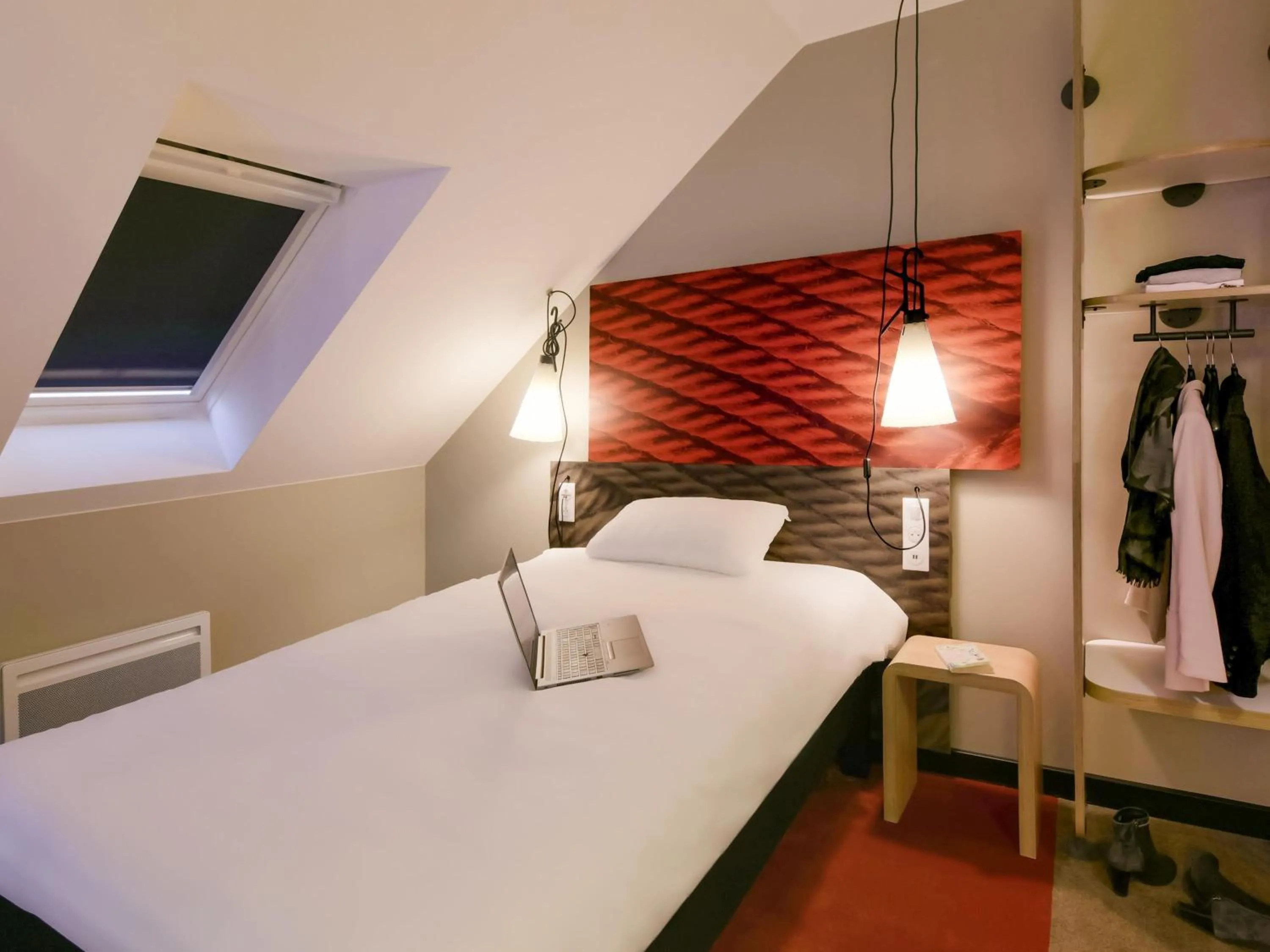 Bedroom, Bed in ibis Brest Kergaradec