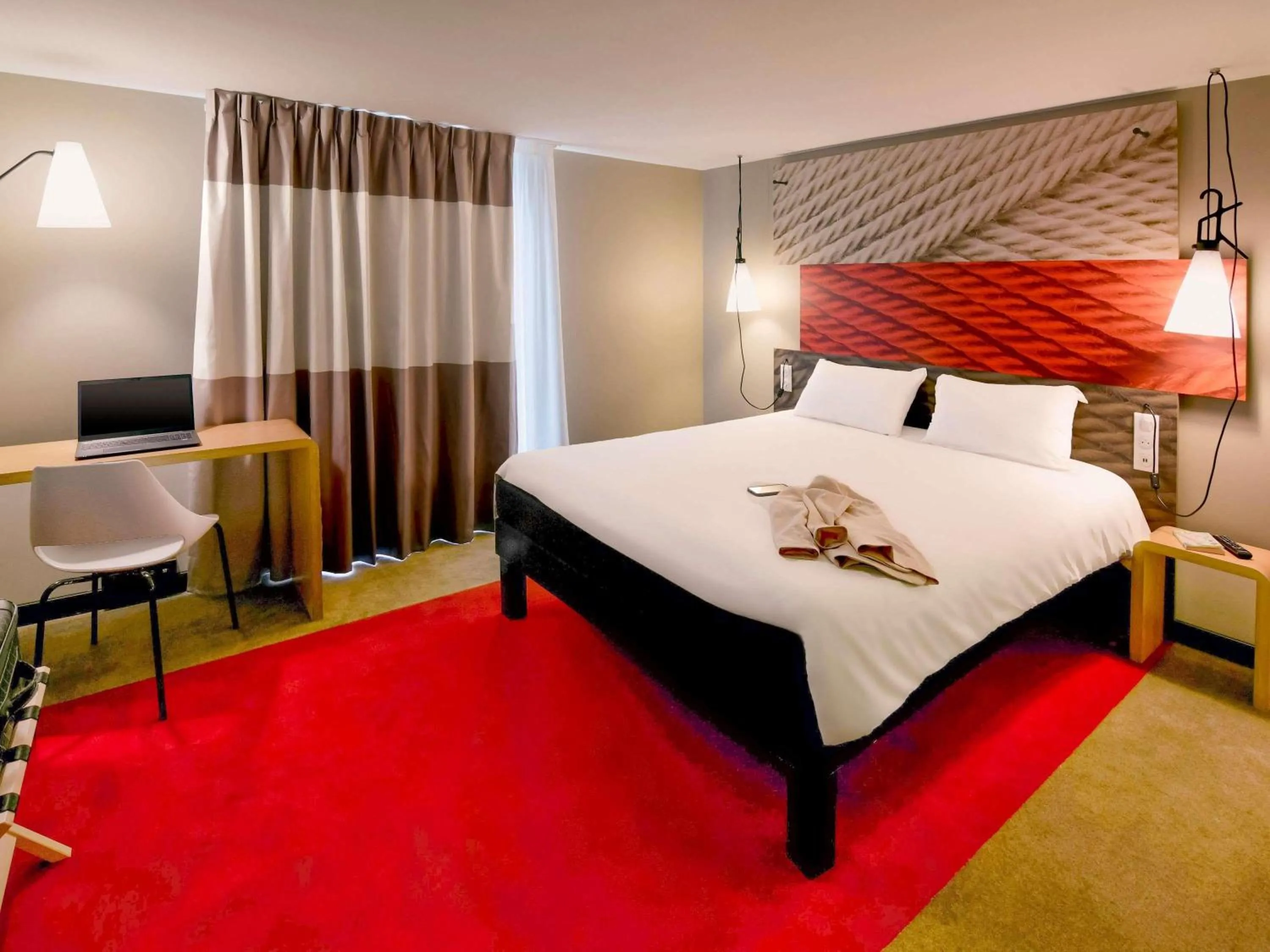 Bedroom, Bed in ibis Brest Kergaradec