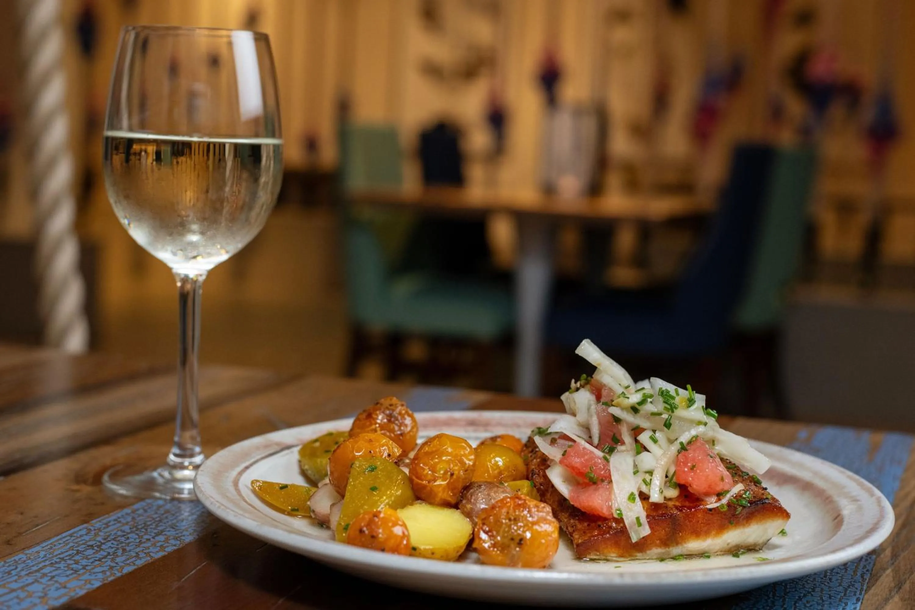 Restaurant/places to eat in Renaissance Newport Beach Hotel