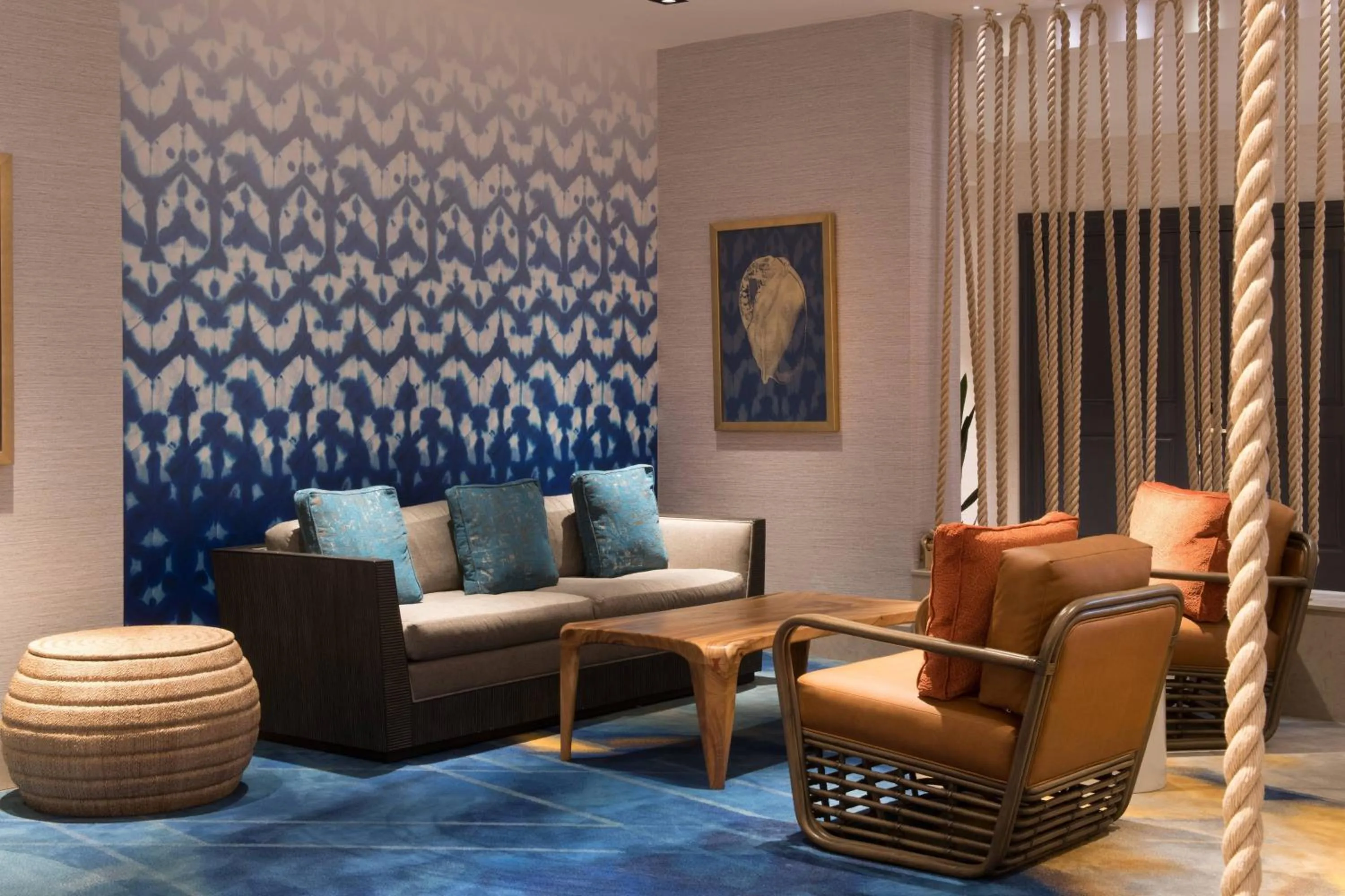 Lounge or bar in Renaissance Newport Beach Hotel