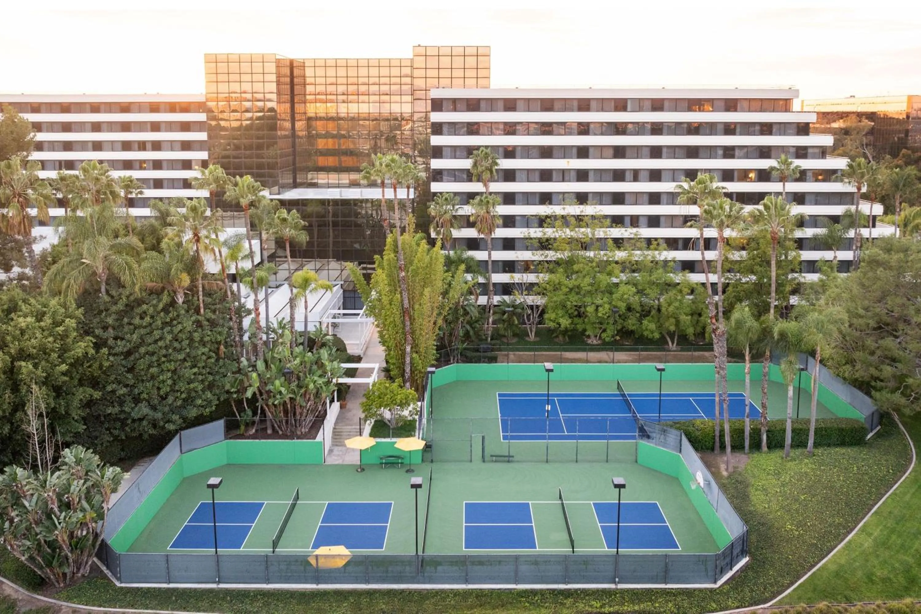 Tennis court in Renaissance Newport Beach Hotel