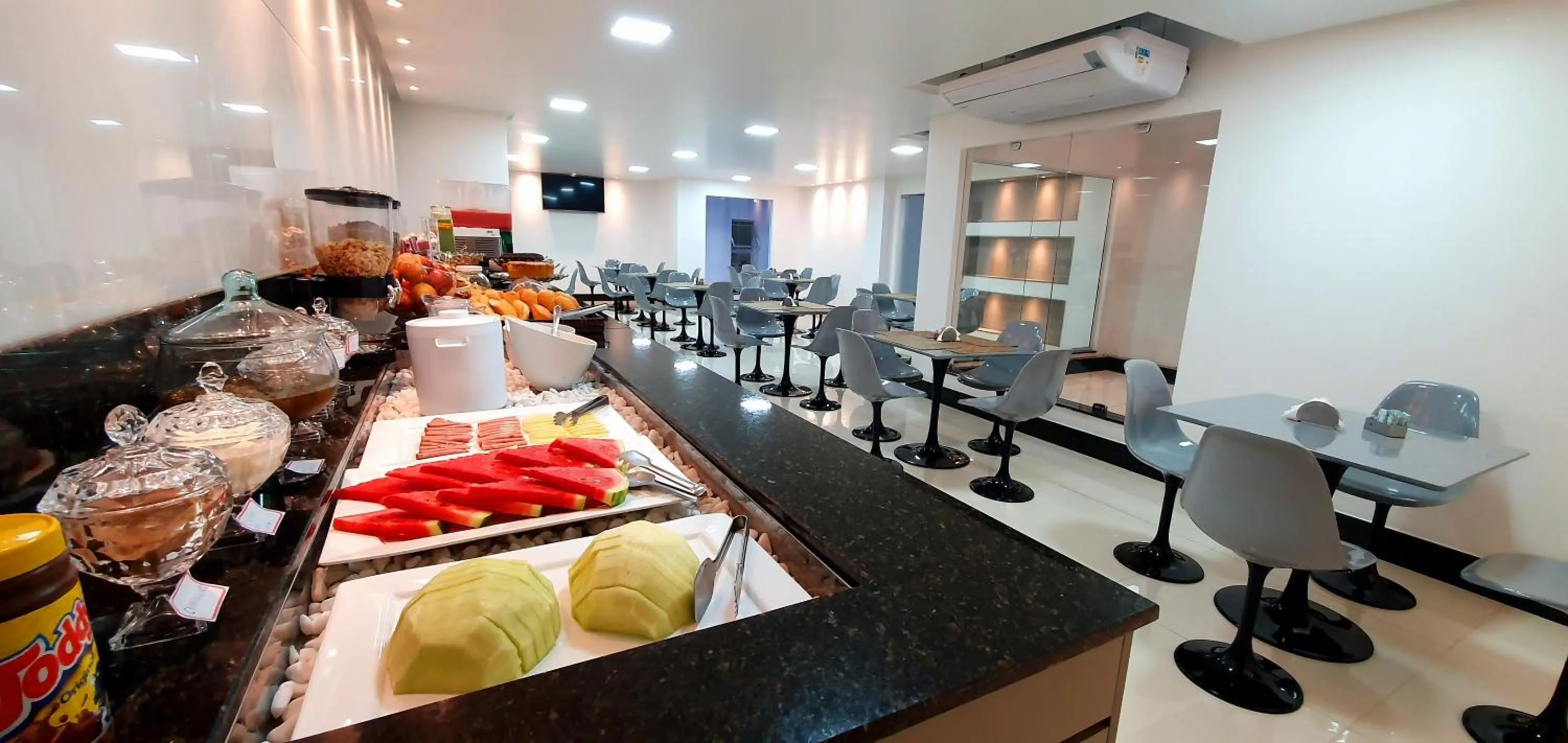 Buffet breakfast in Hotel Gemeos