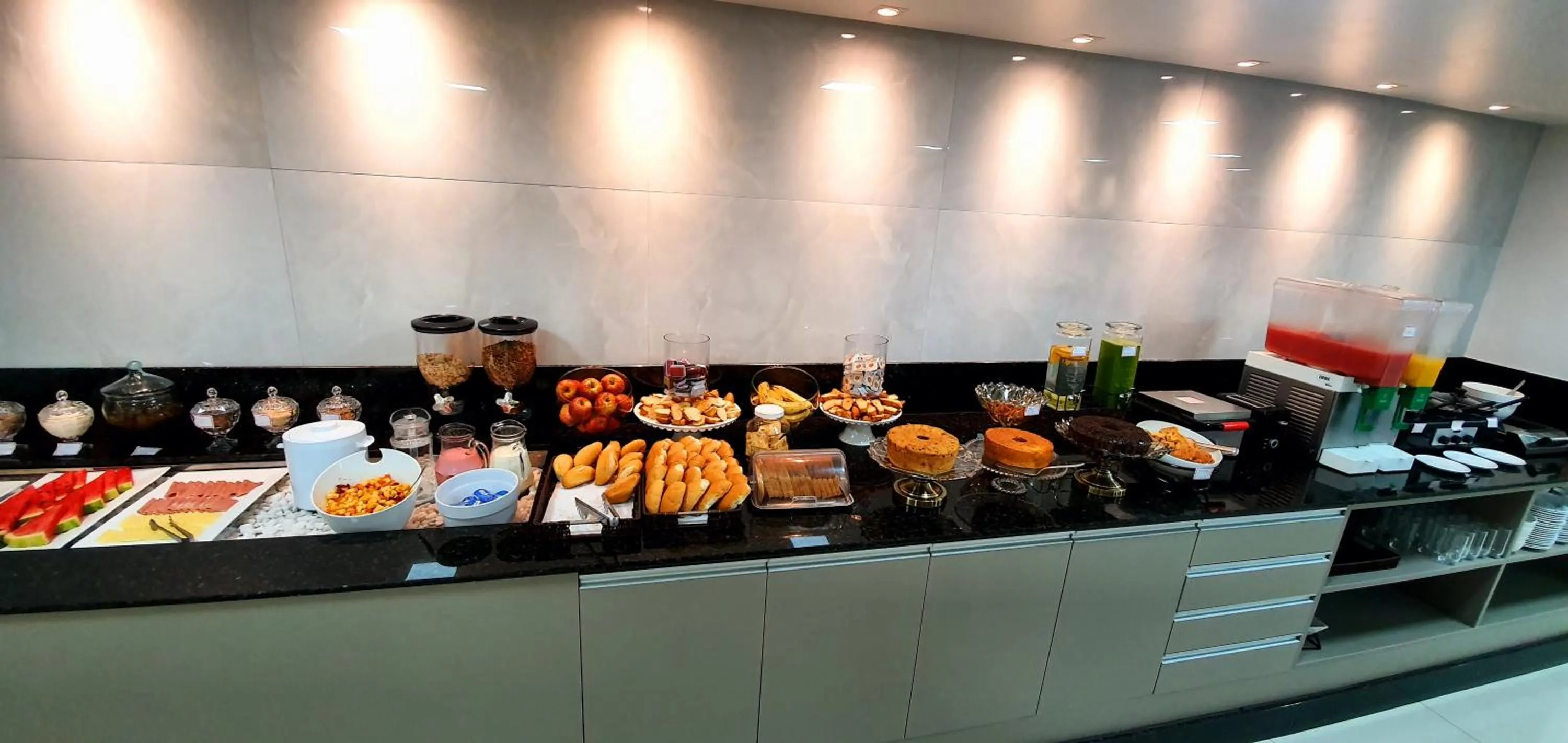 Buffet breakfast in Hotel Gemeos